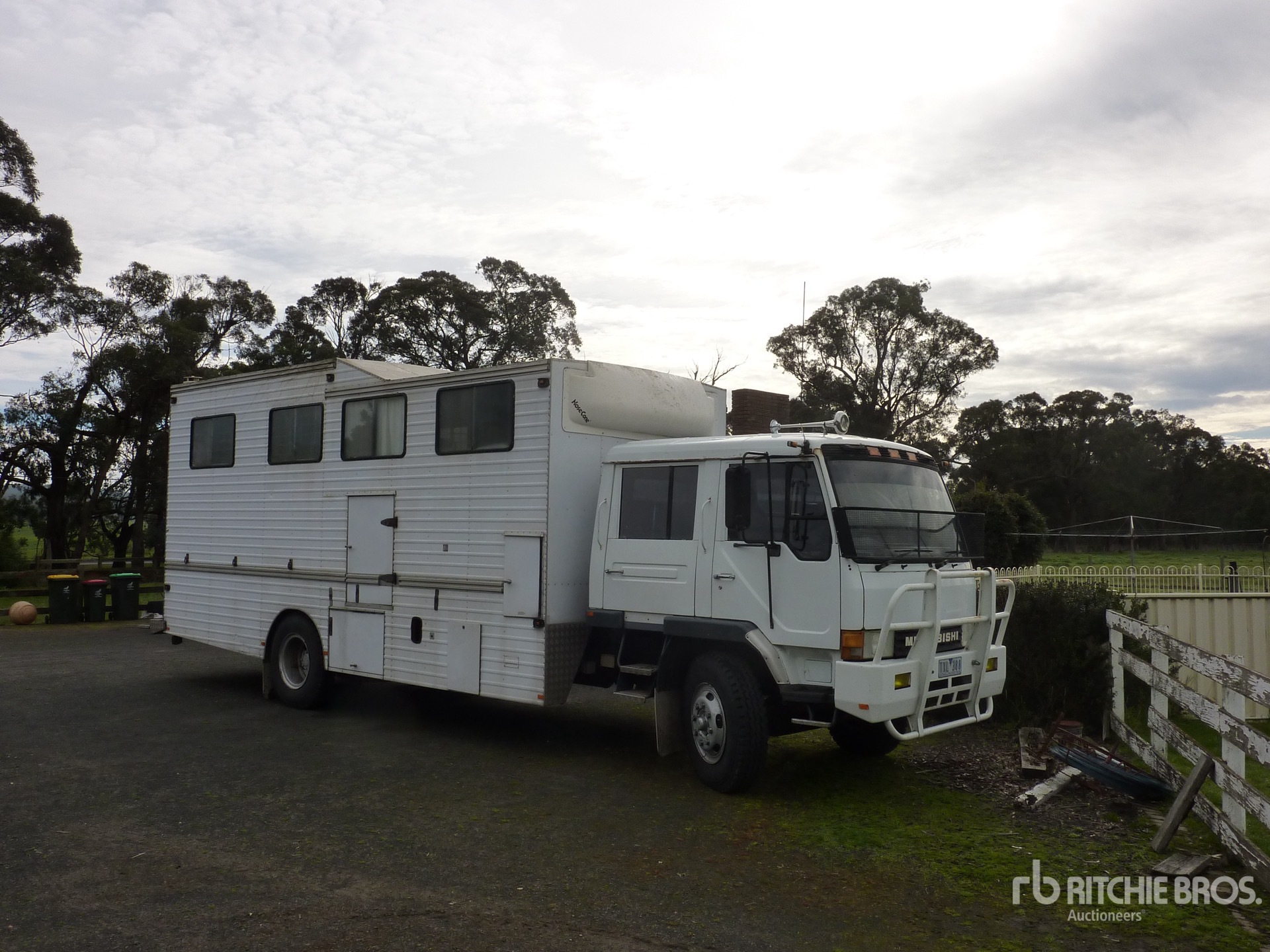 1986 Mitsubishi FM515