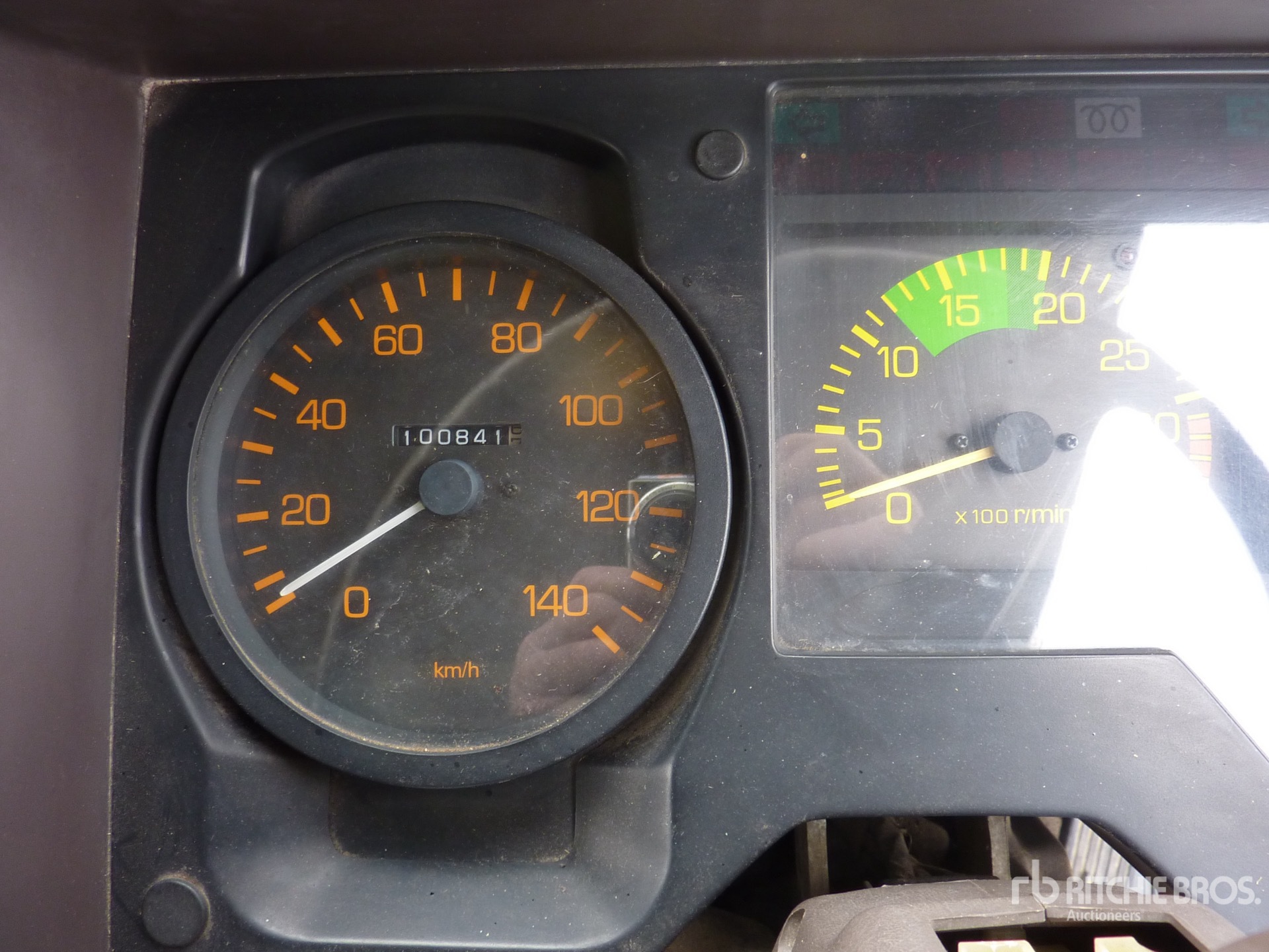 1986 Mitsubishi FM515