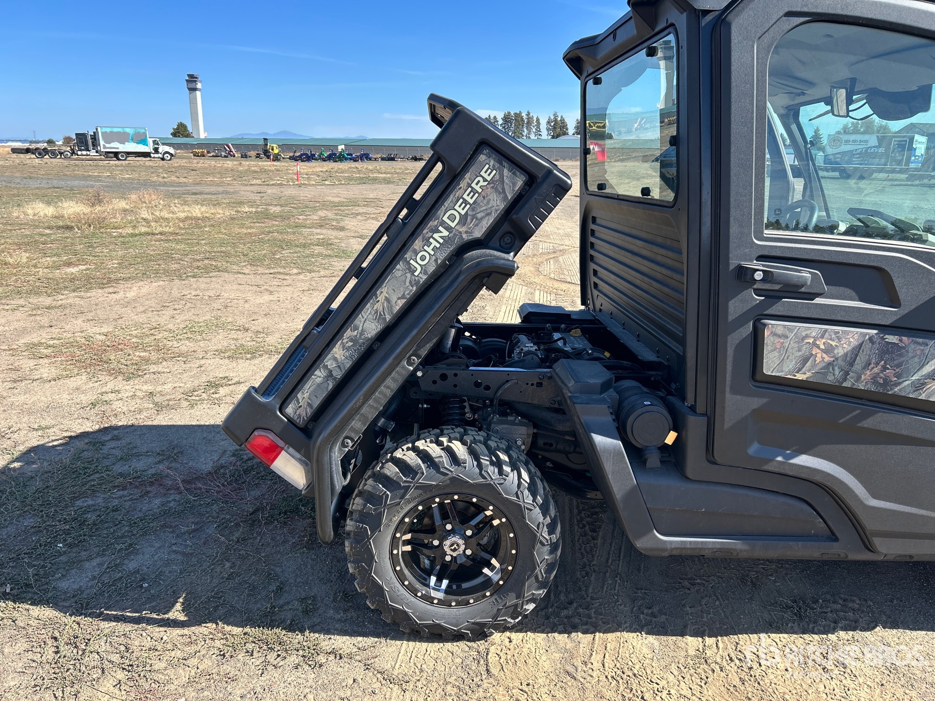 2020 John Deere GATOR XUV835R