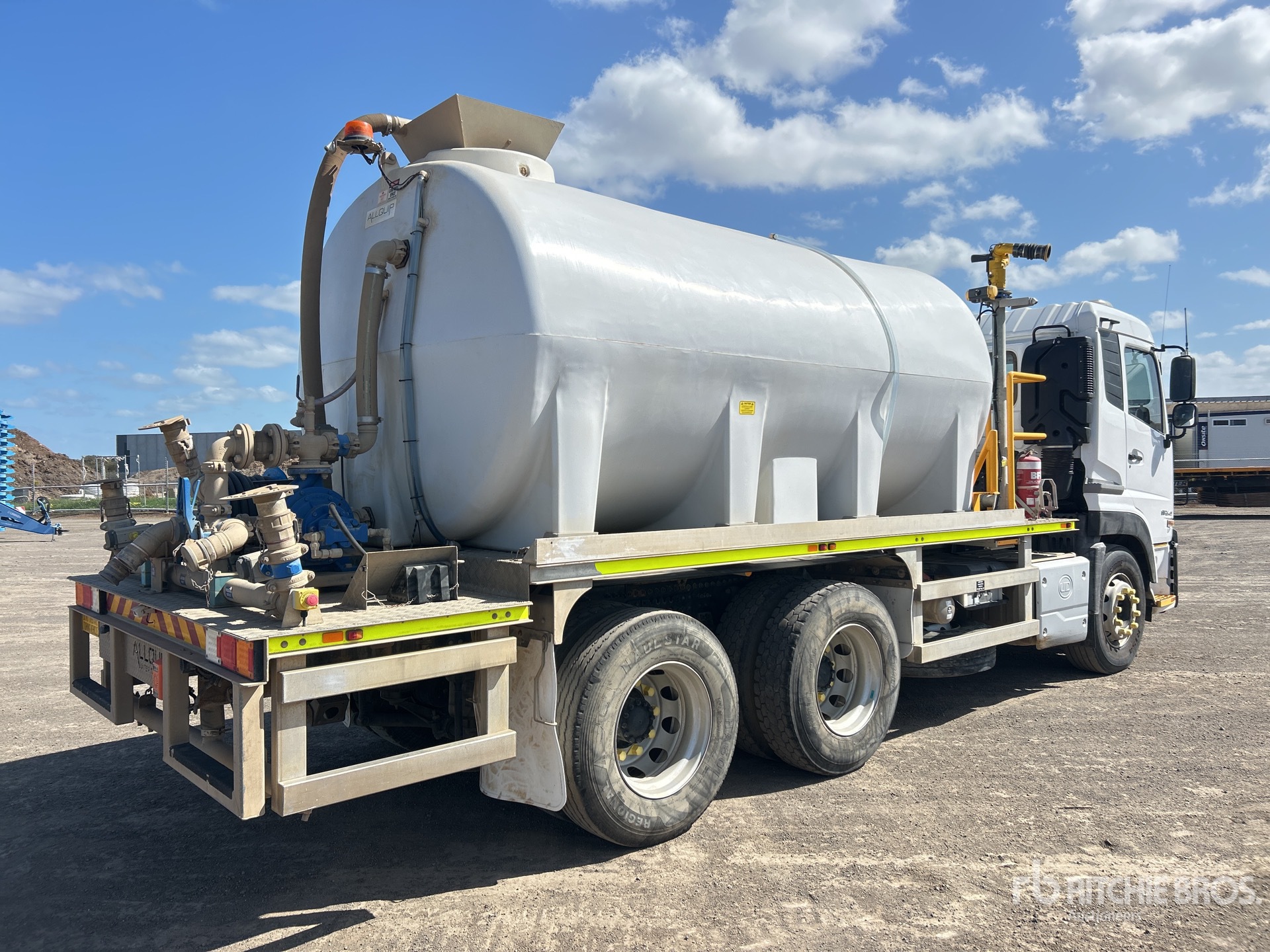 2022 UD QUON GW 26460