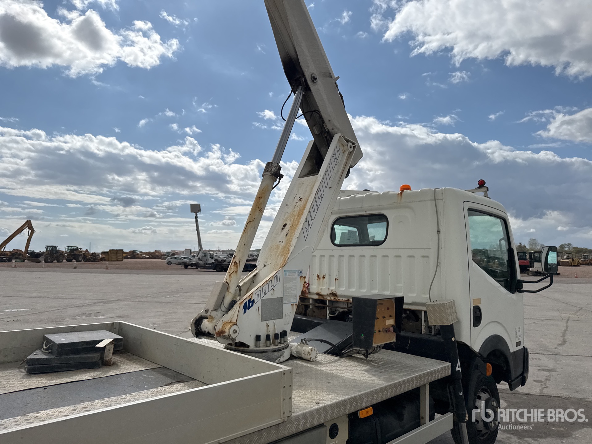 2013 Nissan CABSTAR-MULTITE