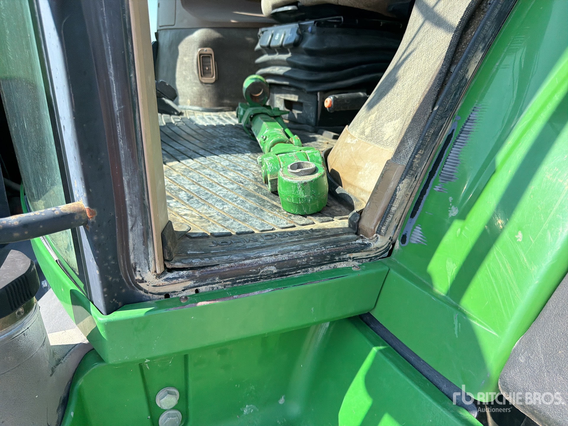 John Deere 8320
