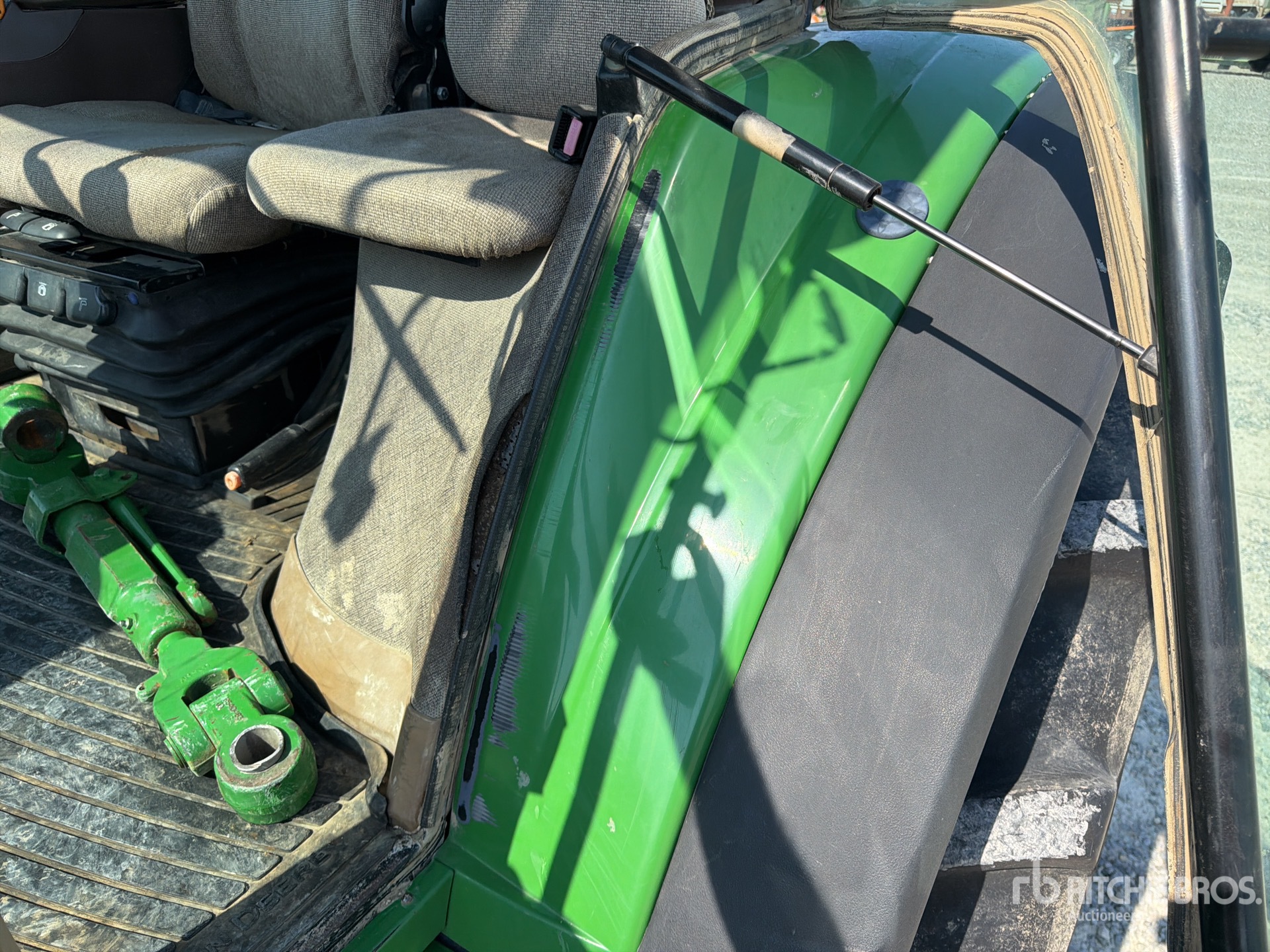 John Deere 8320