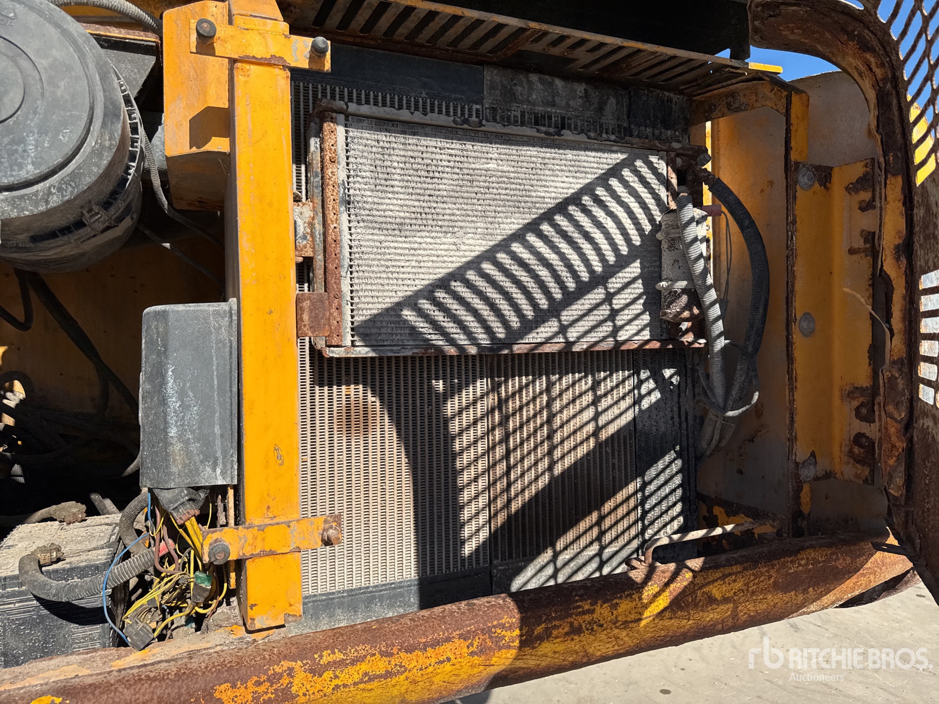 2010 JCB JS220