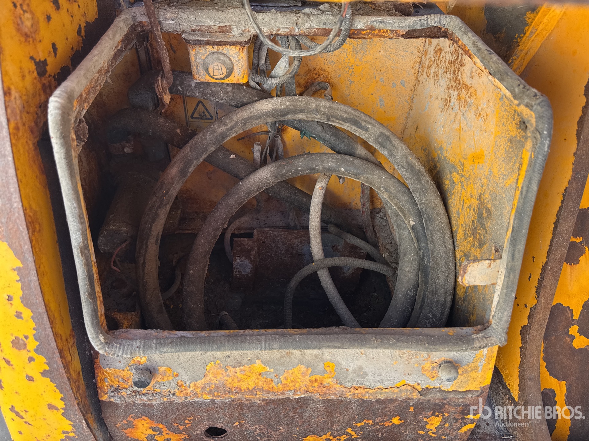 2010 JCB JS220