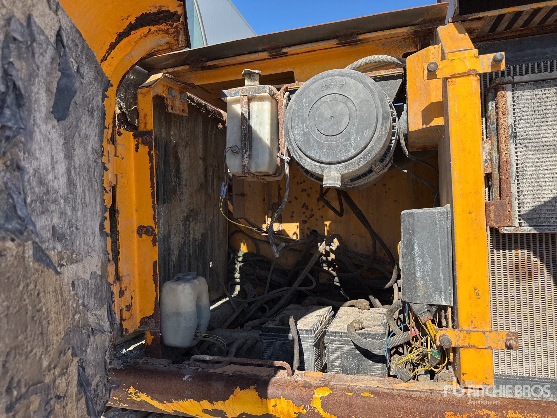 2010 JCB JS220