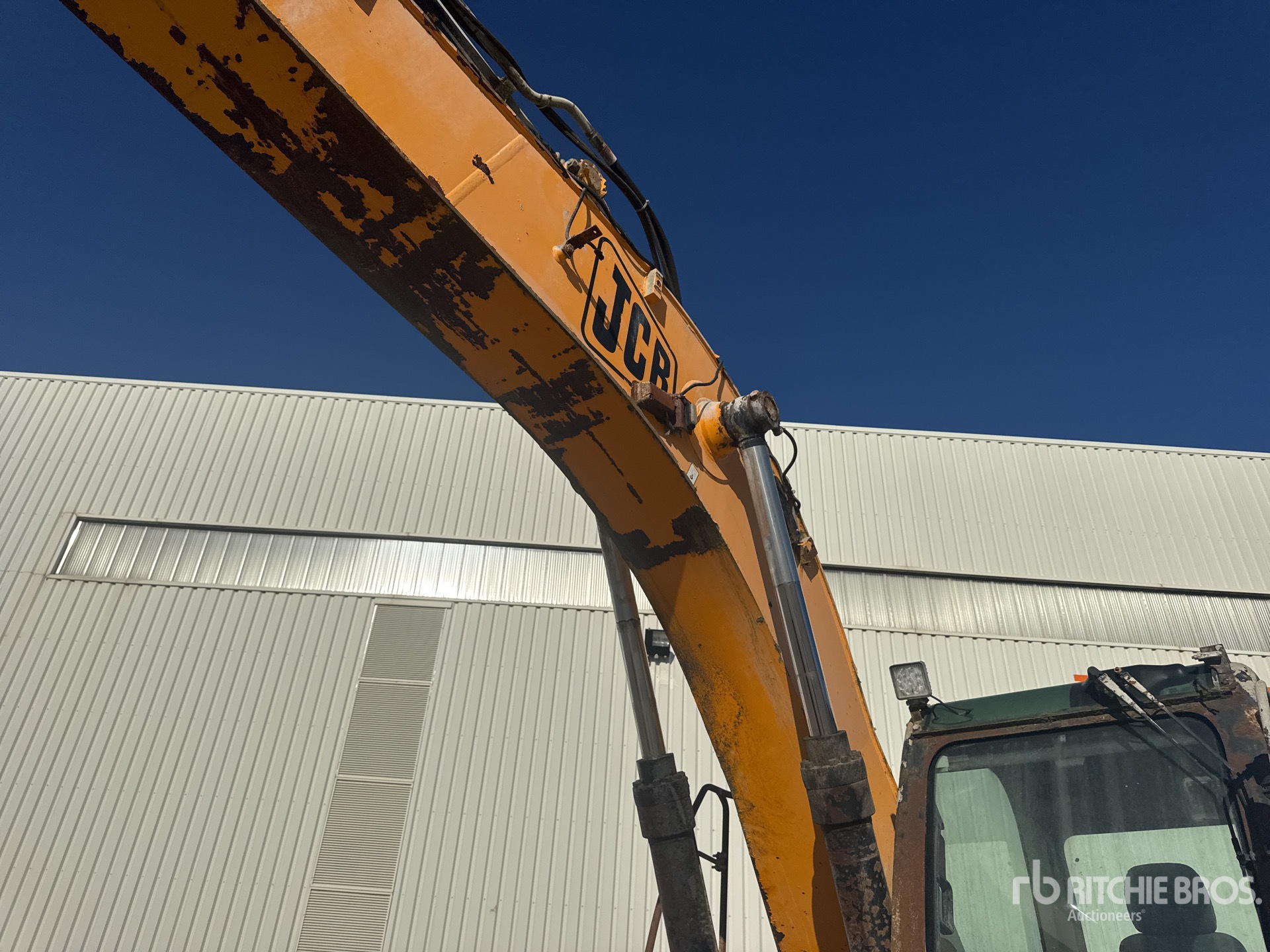 2010 JCB JS220