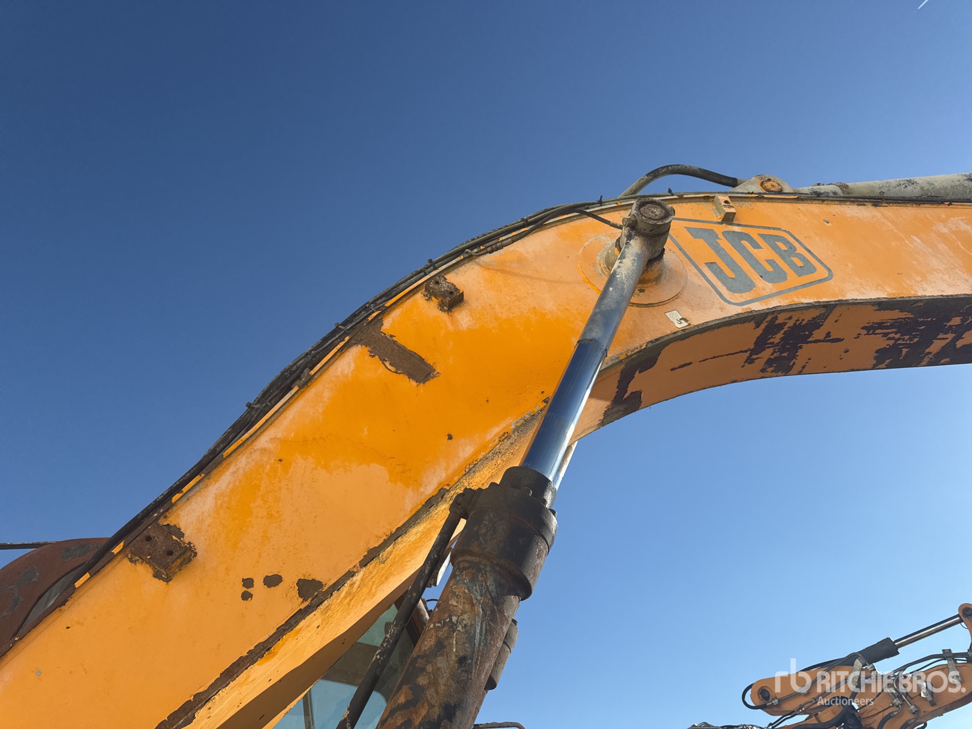 2010 JCB JS220