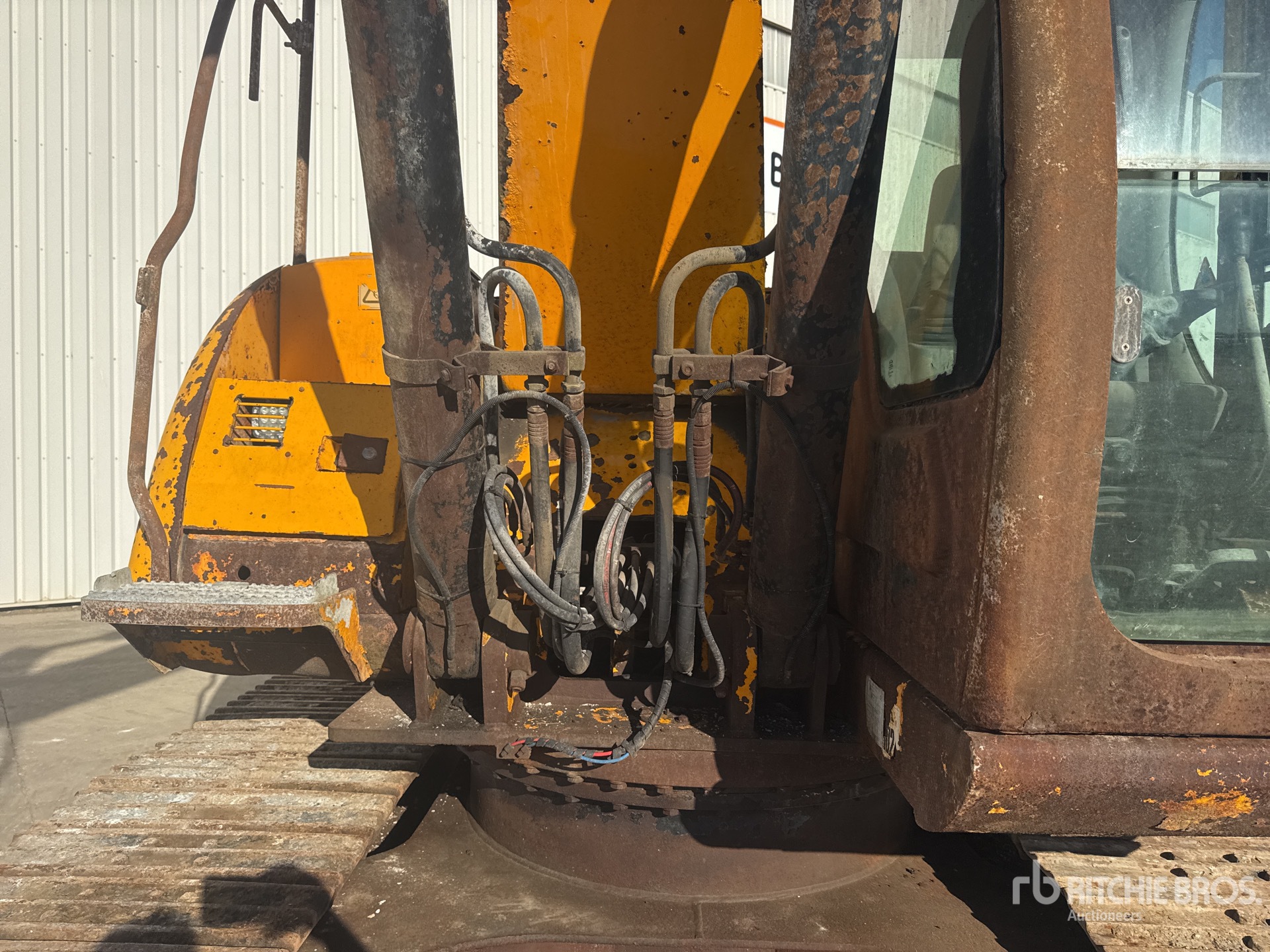 2010 JCB JS220