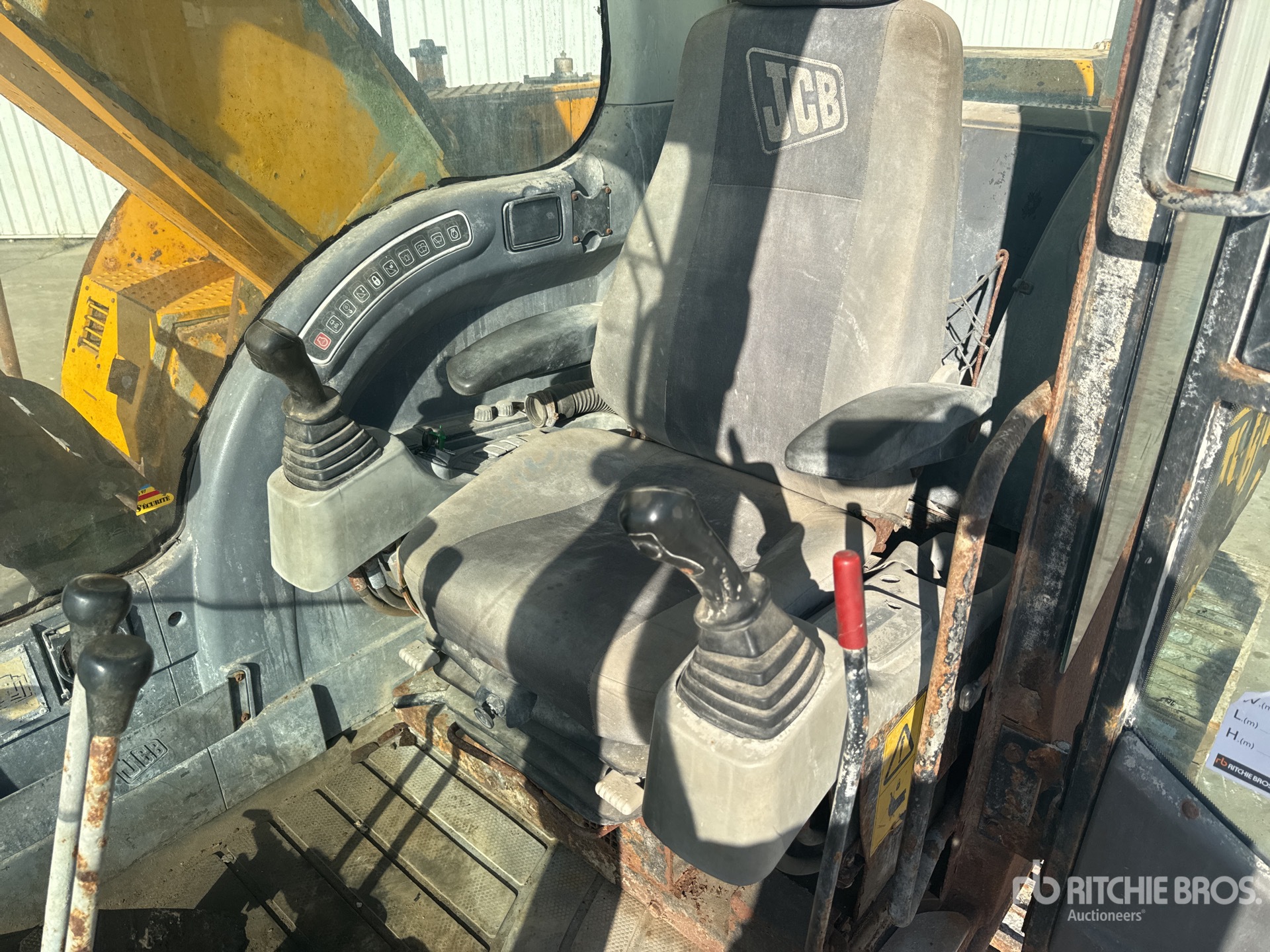 2010 JCB JS220