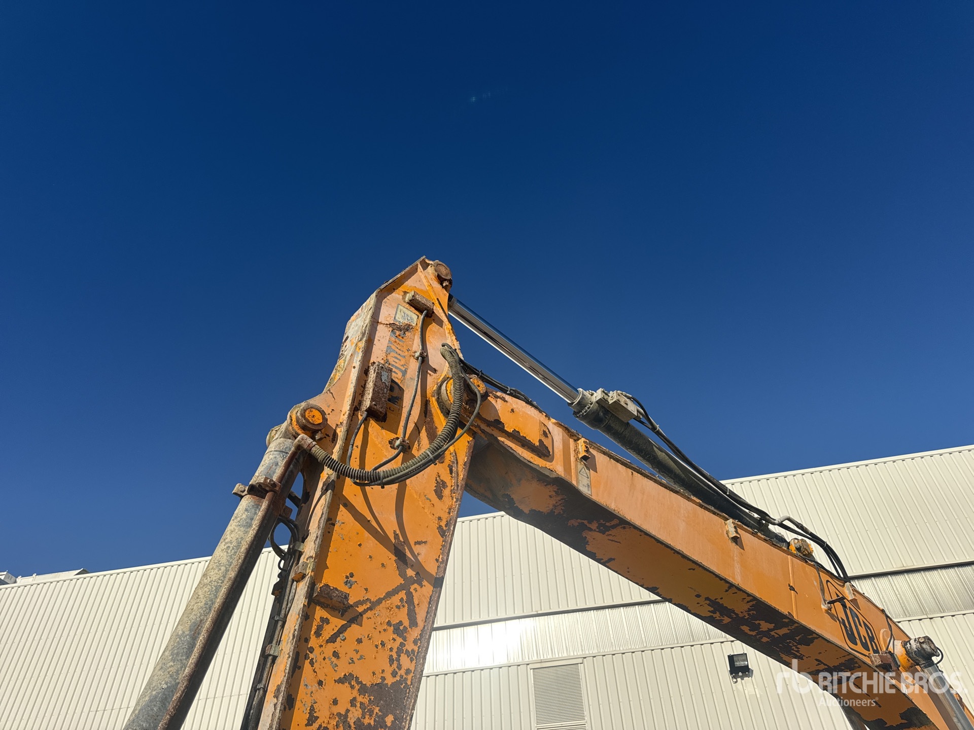 2010 JCB JS220