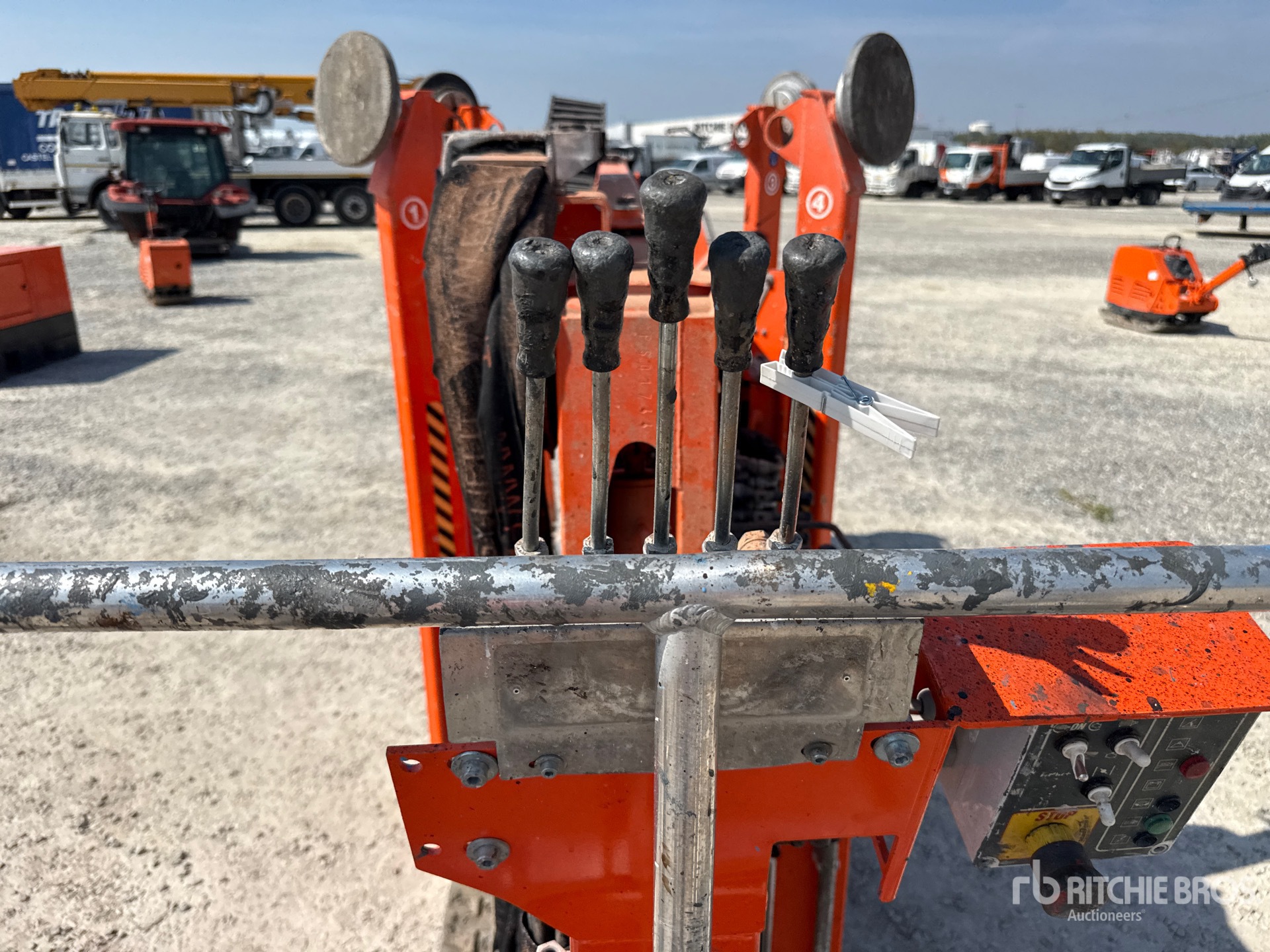 2018 Easy Lift R130