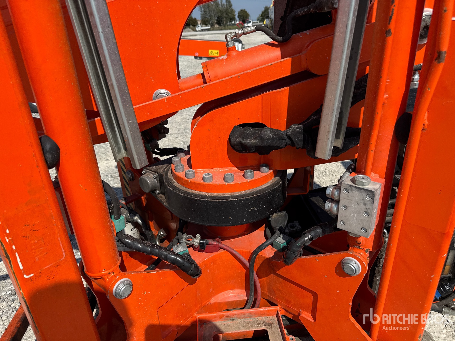2018 Easy Lift R130