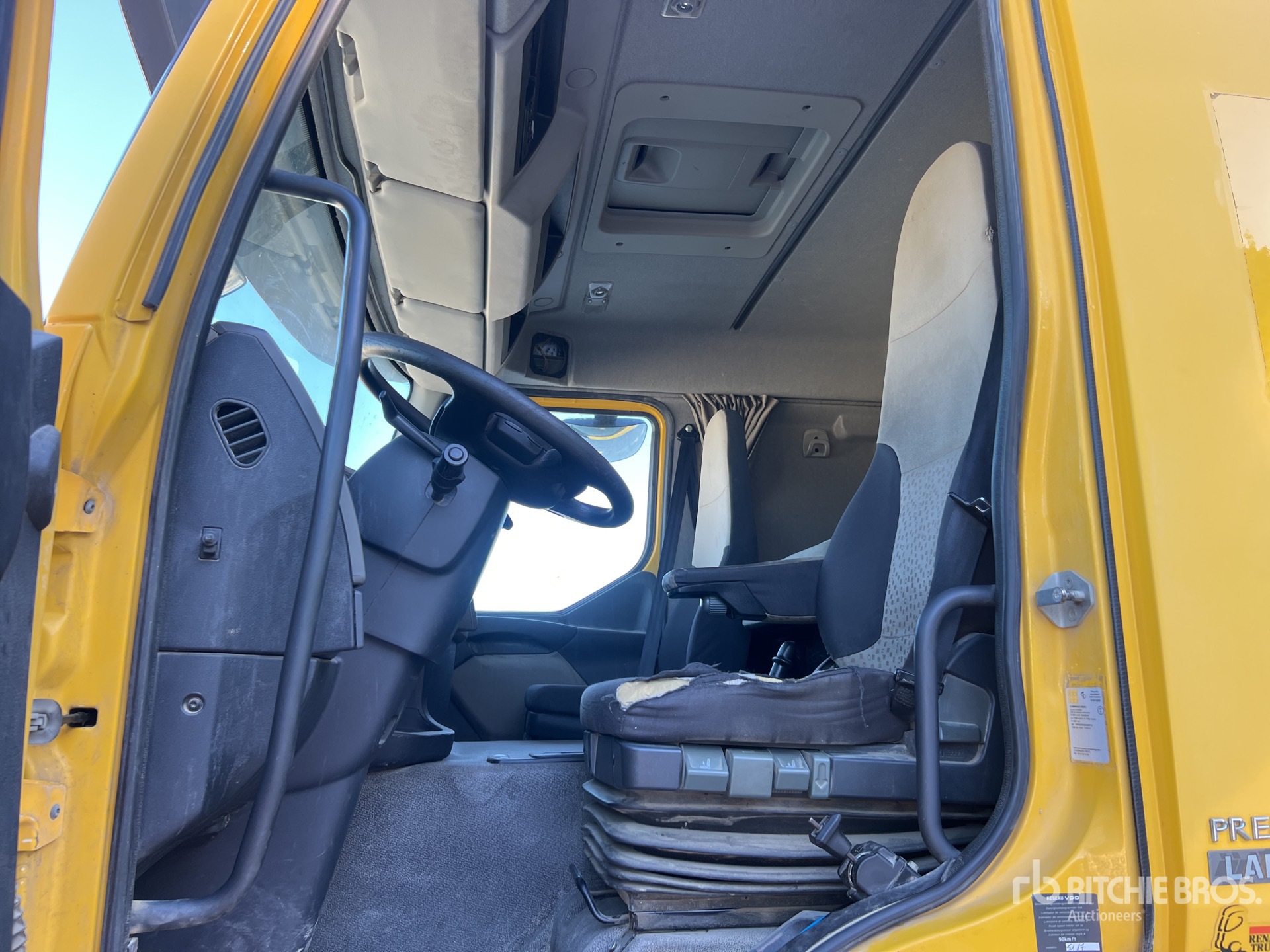 2012 Renault PREMIUM LANDER