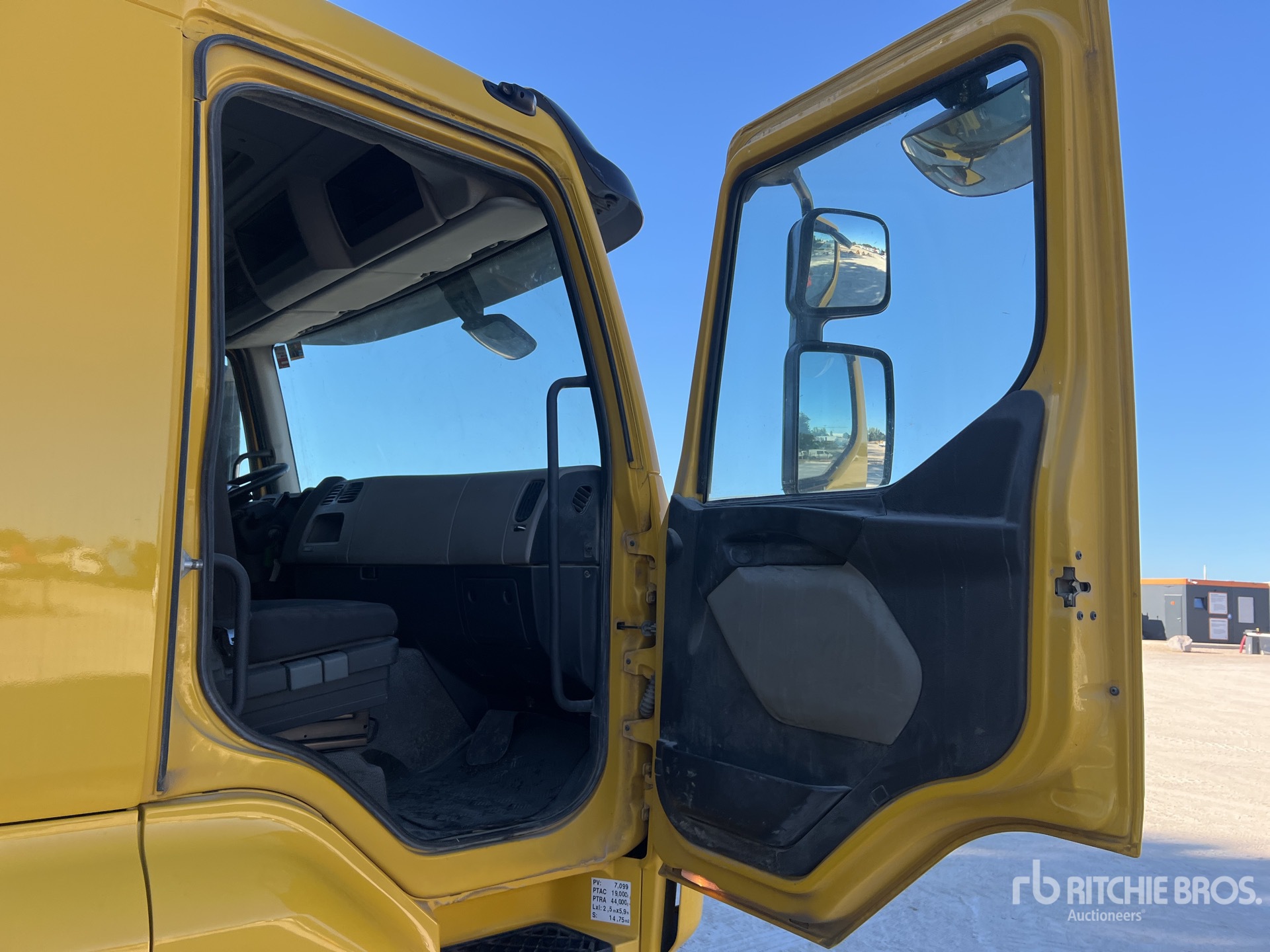 2012 Renault PREMIUM LANDER