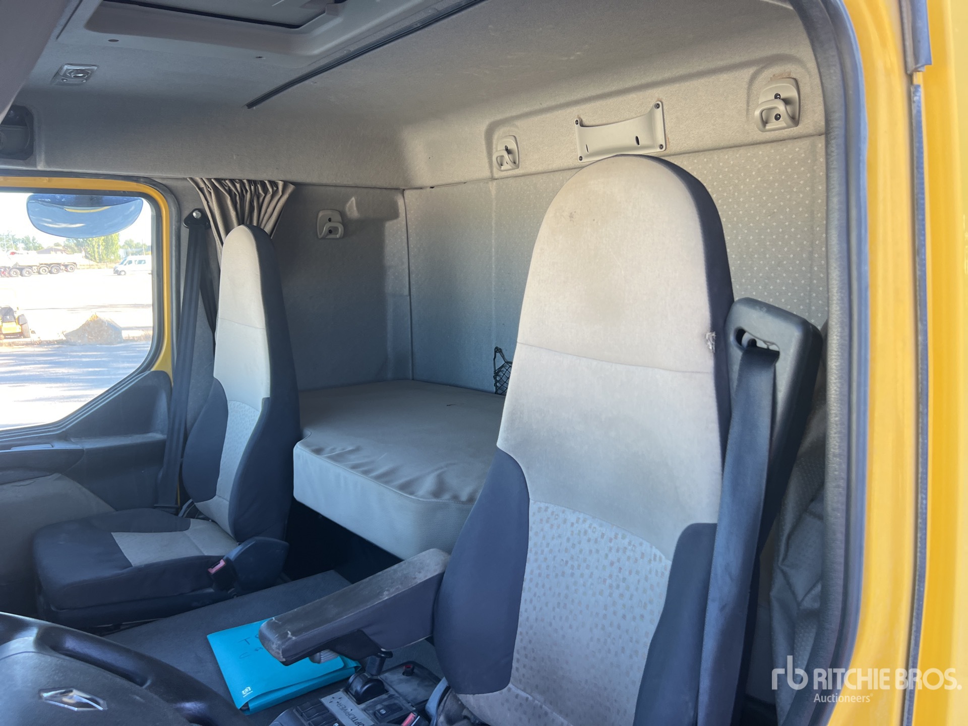 2012 Renault PREMIUM LANDER