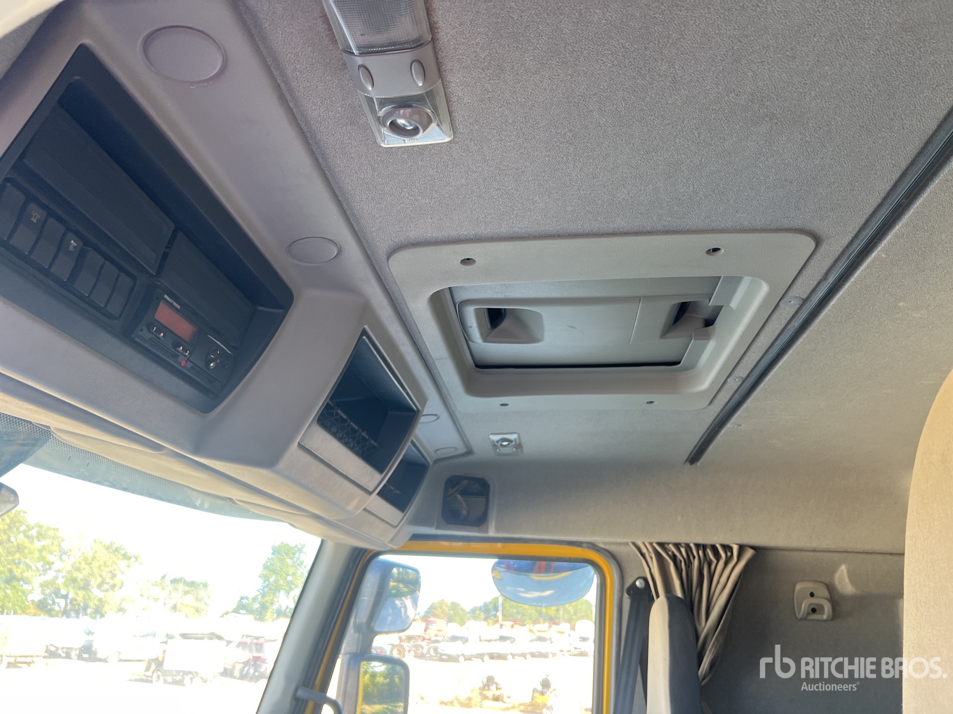2012 Renault PREMIUM LANDER