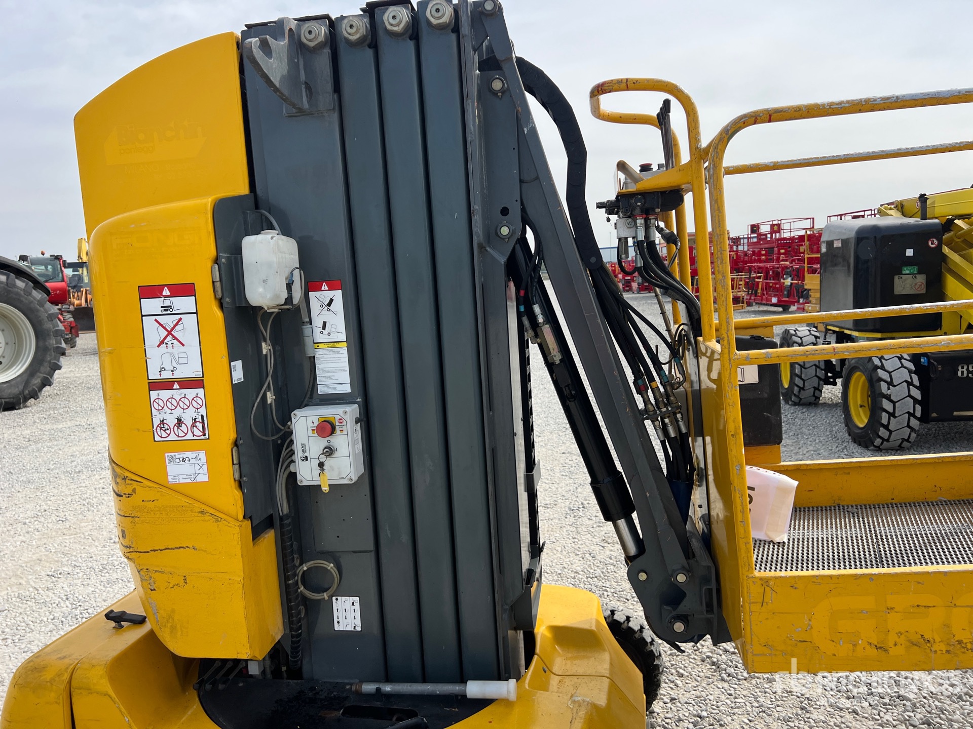 2001 JLG TOUCAN 1100C