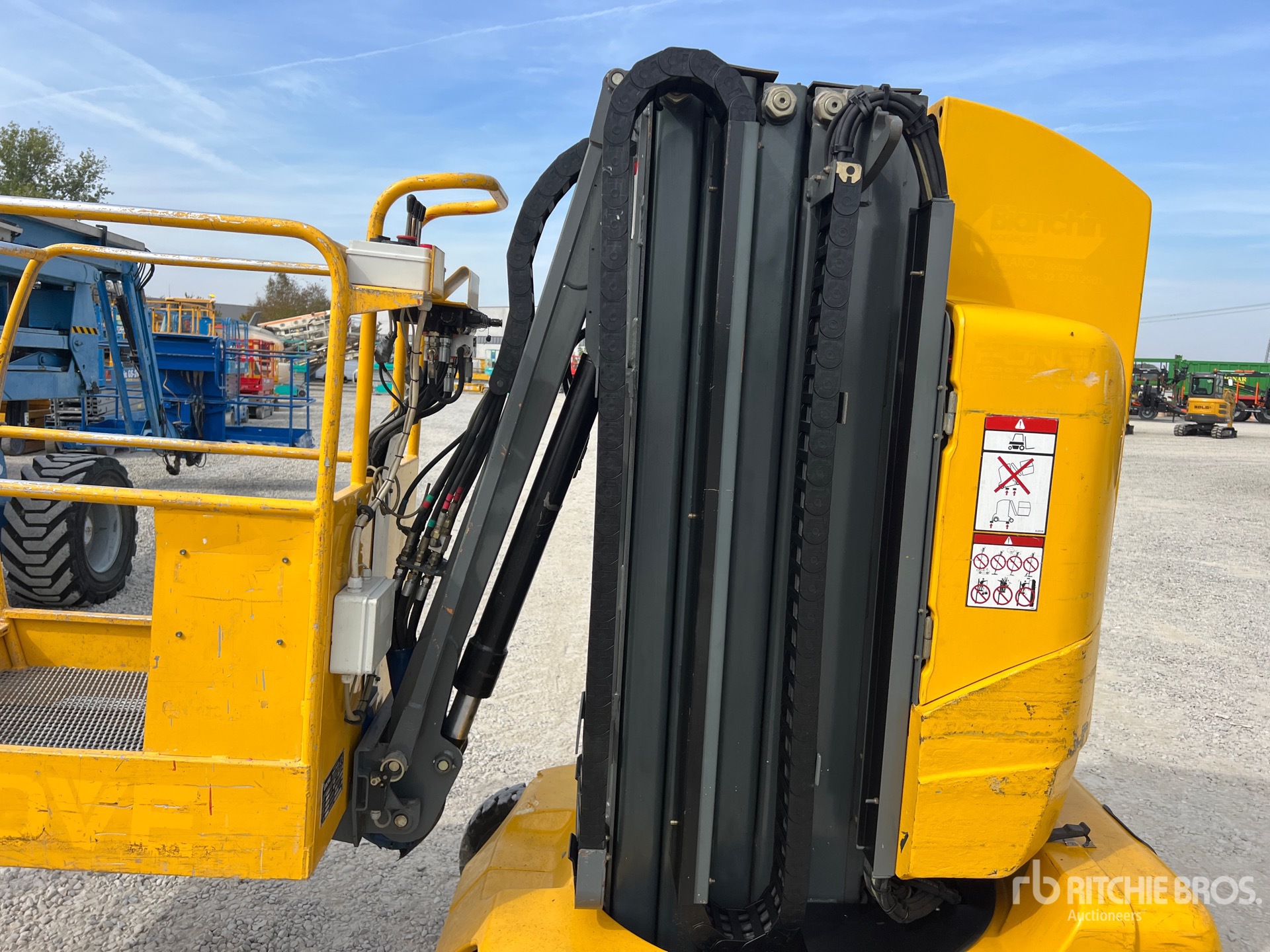 2001 JLG TOUCAN 1100C