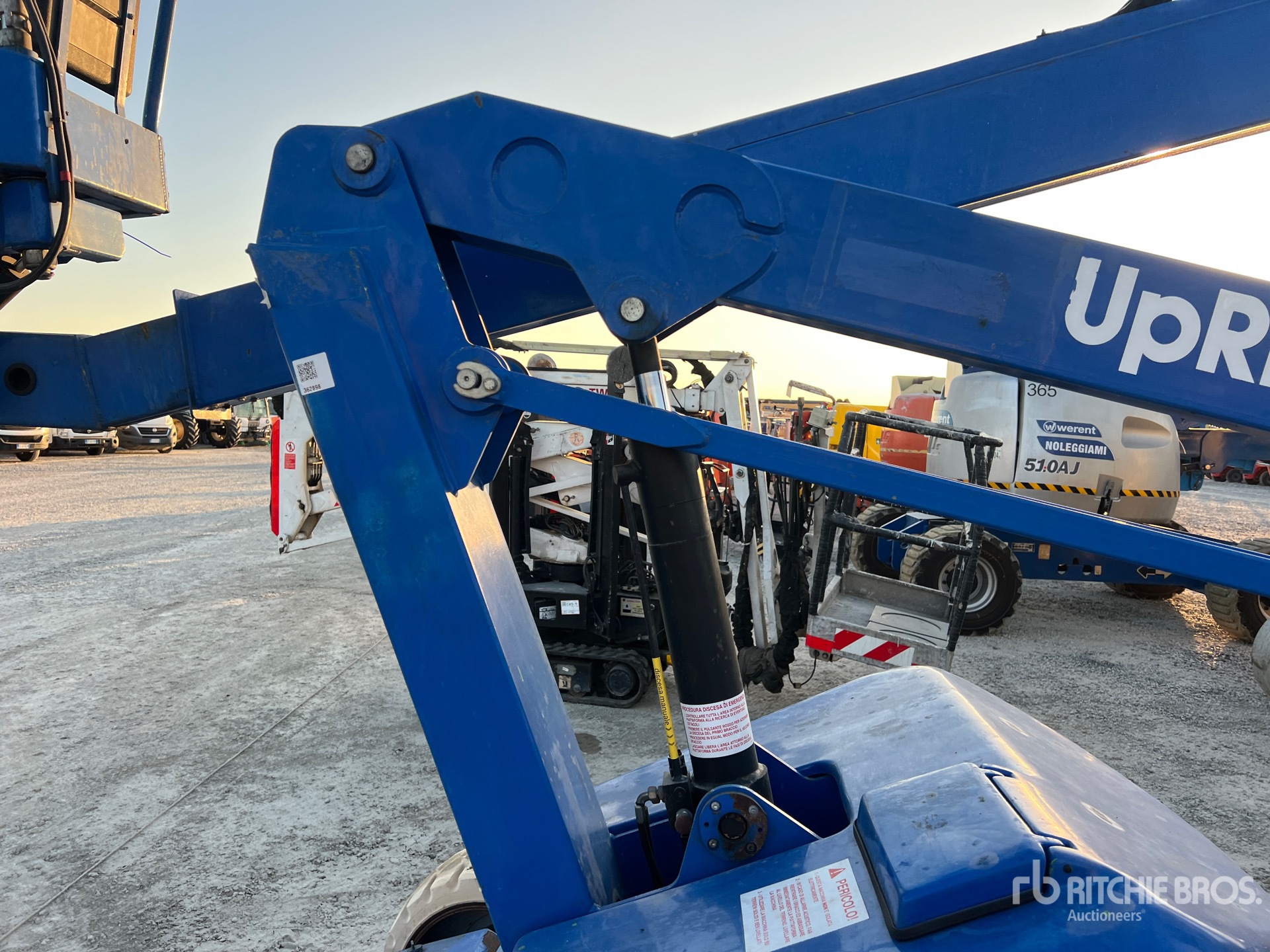 Upright AB38