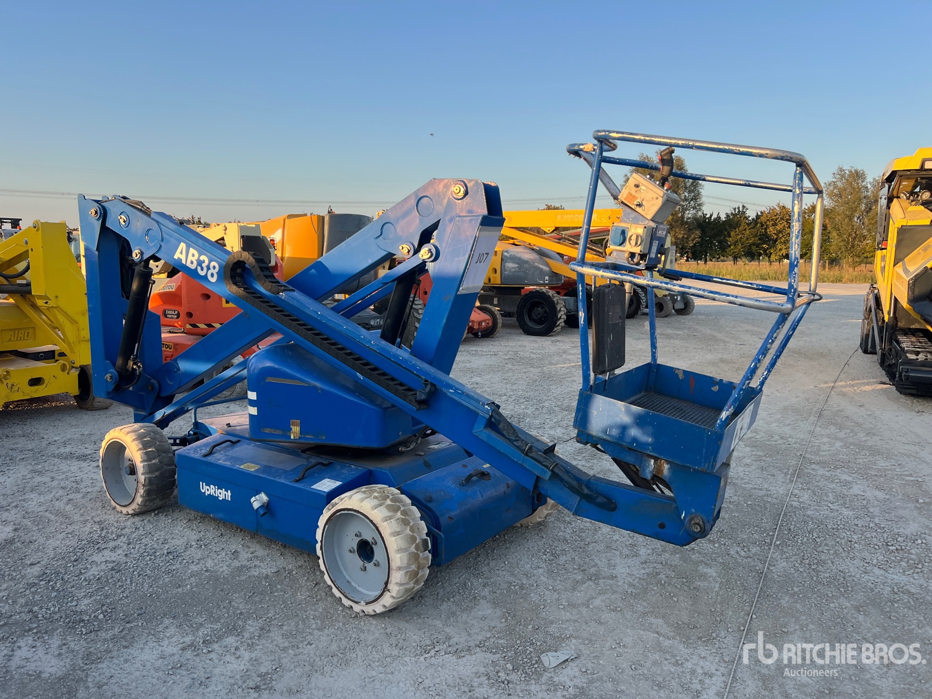 Upright AB38