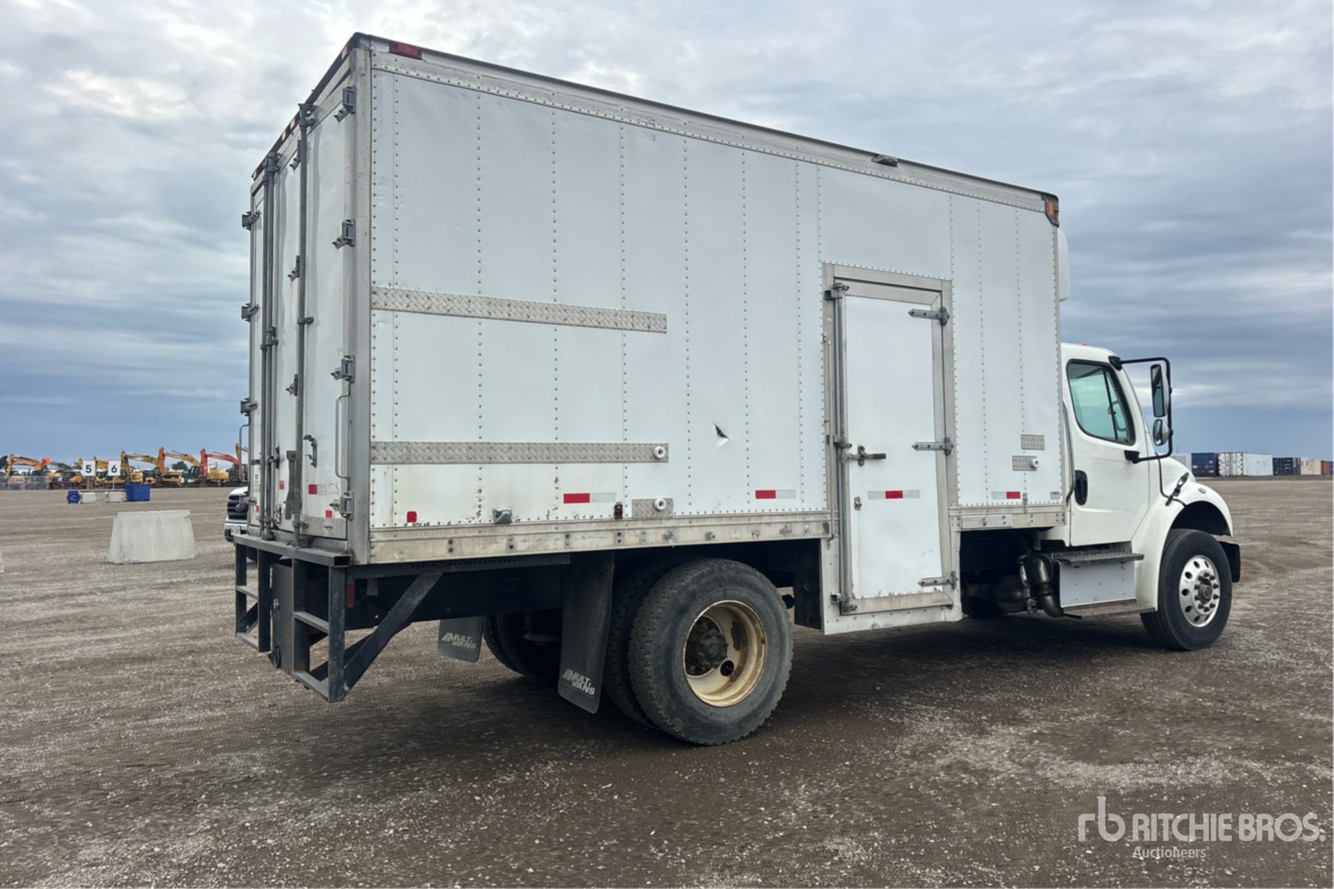 2015 Freightliner M2 106