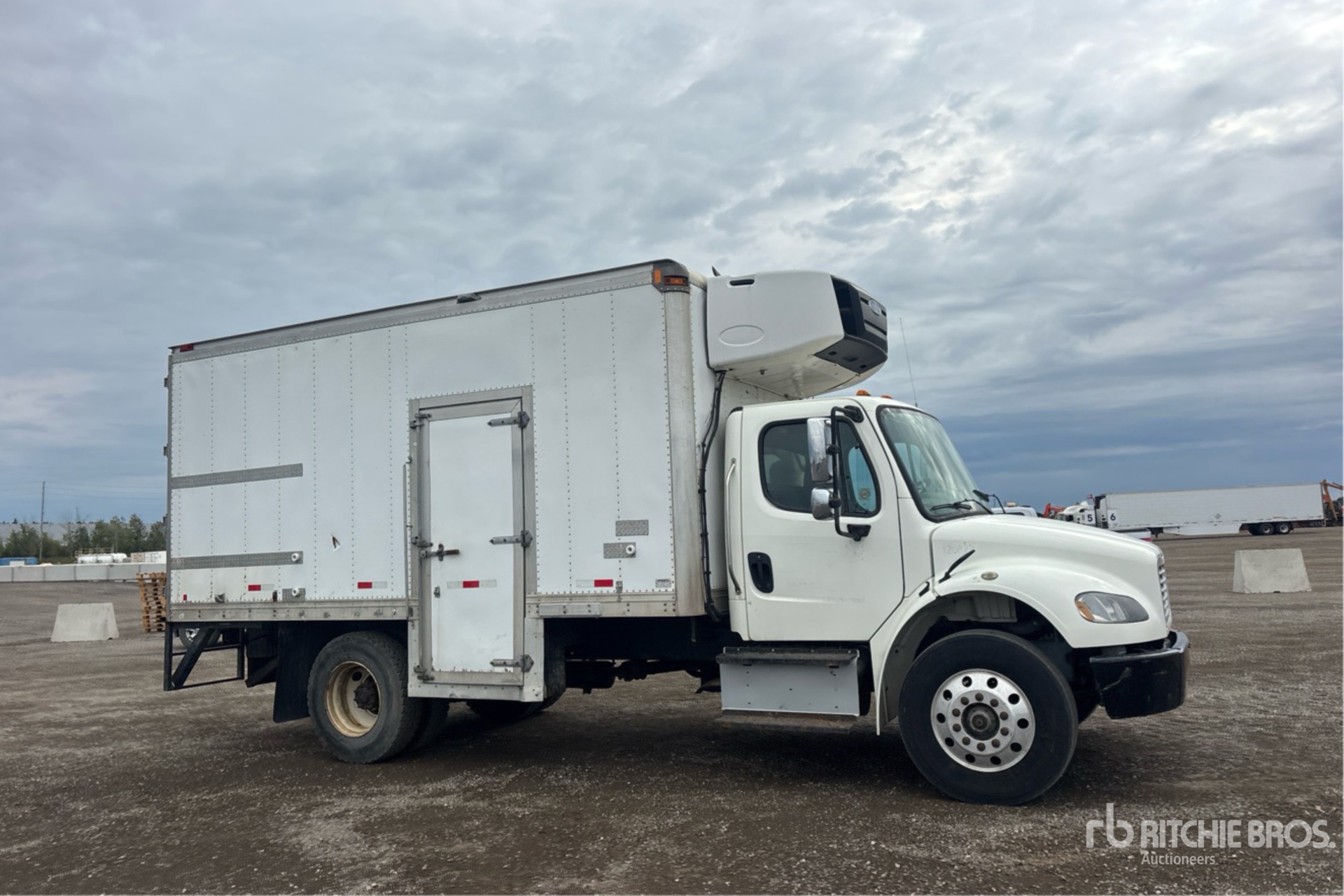 2015 Freightliner M2 106