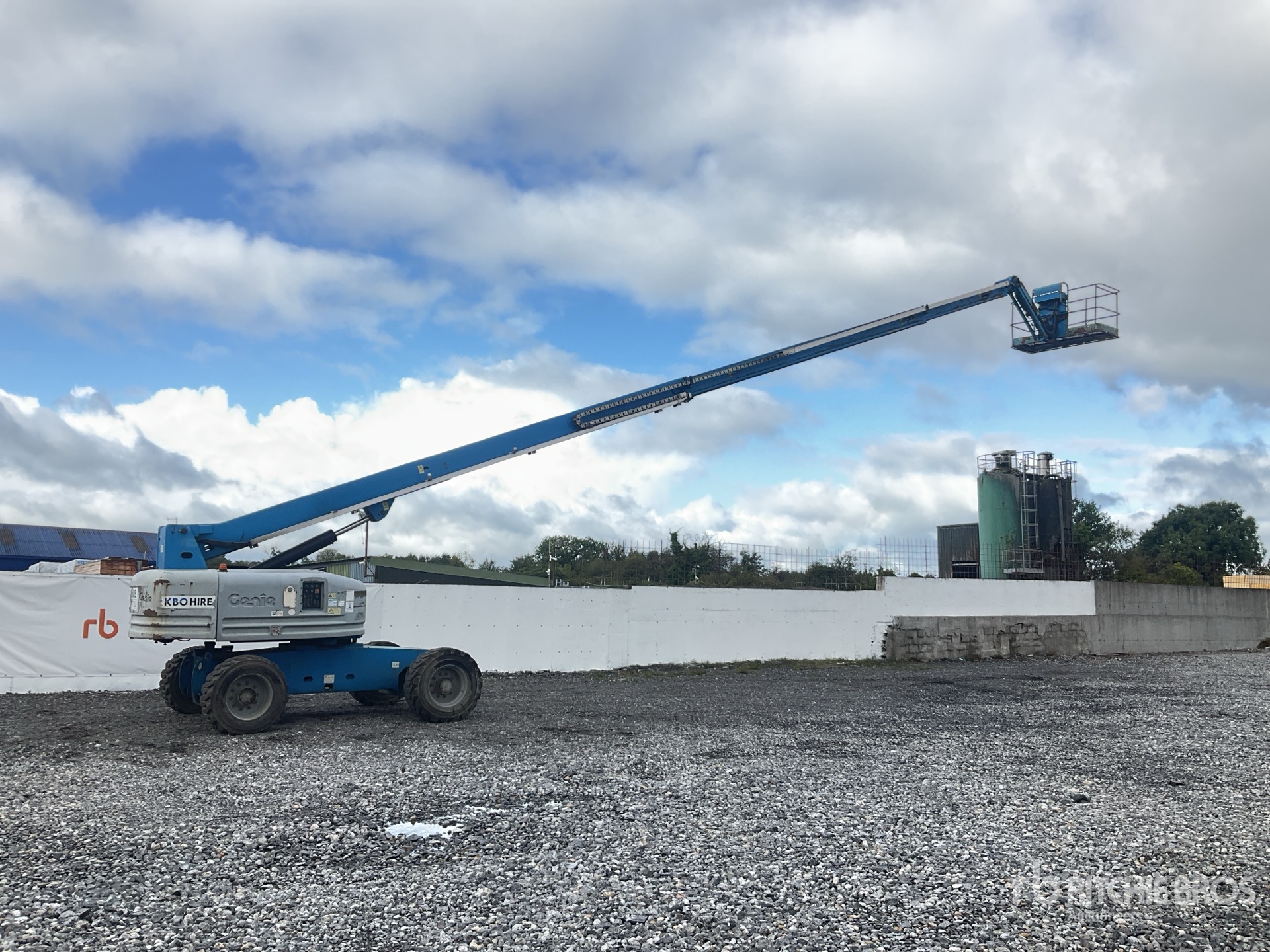 2009 Genie S85