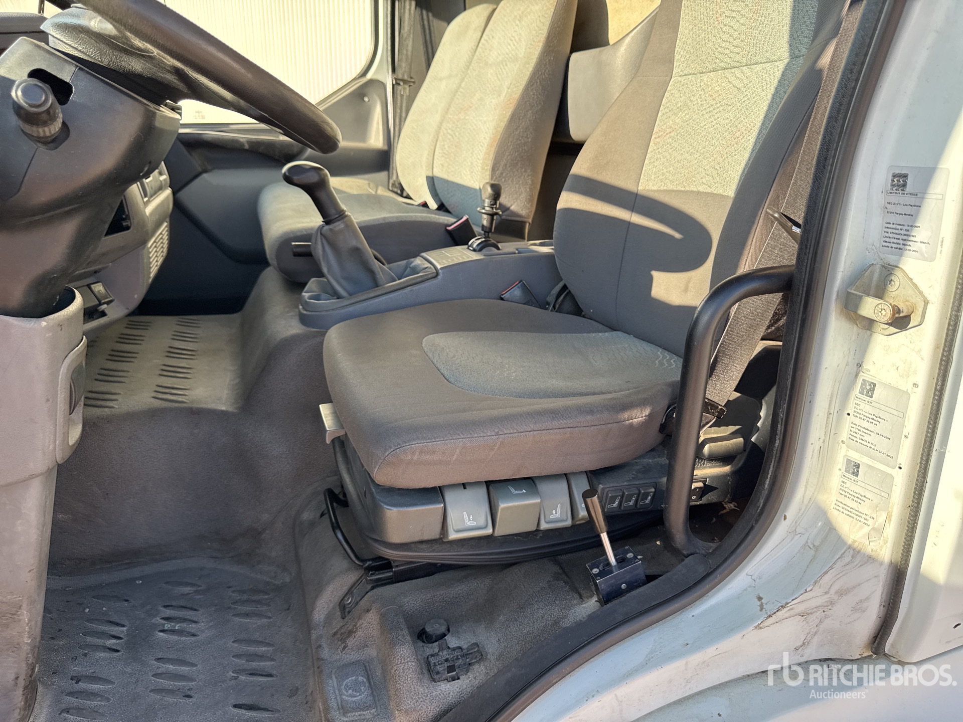2005 Renault MIDLUM 220 DCI