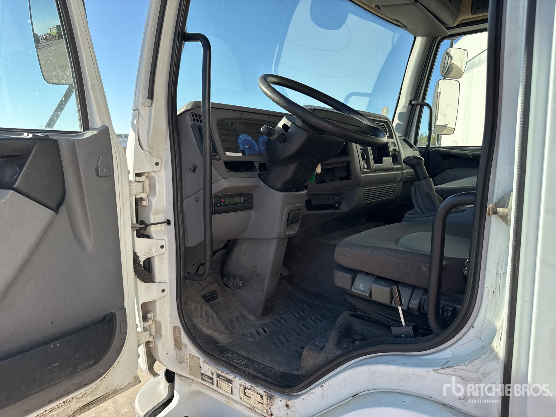 2005 Renault MIDLUM 220 DCI
