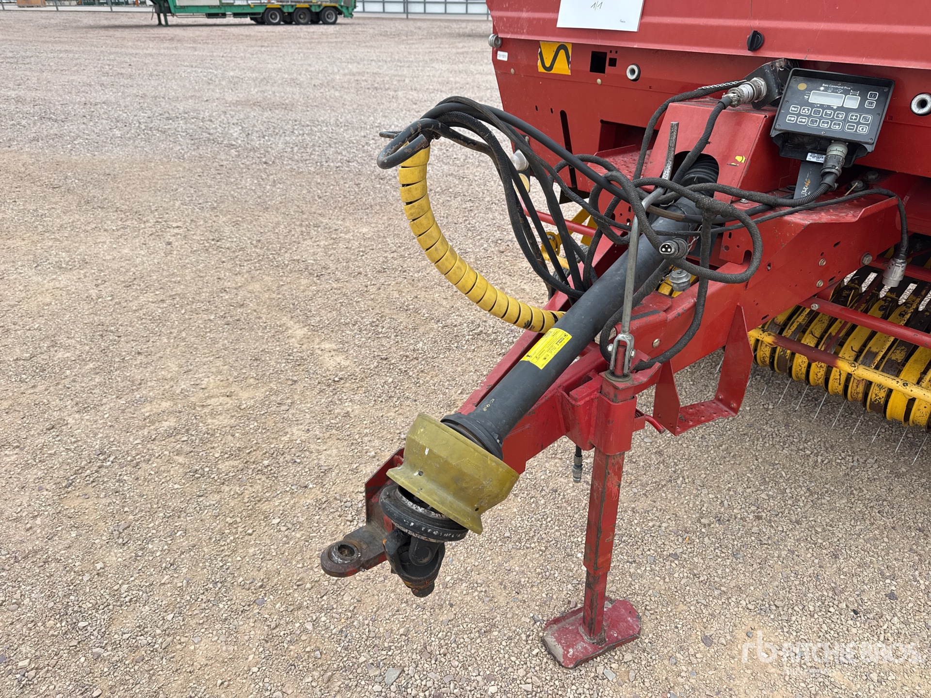 2002 New Holland 658