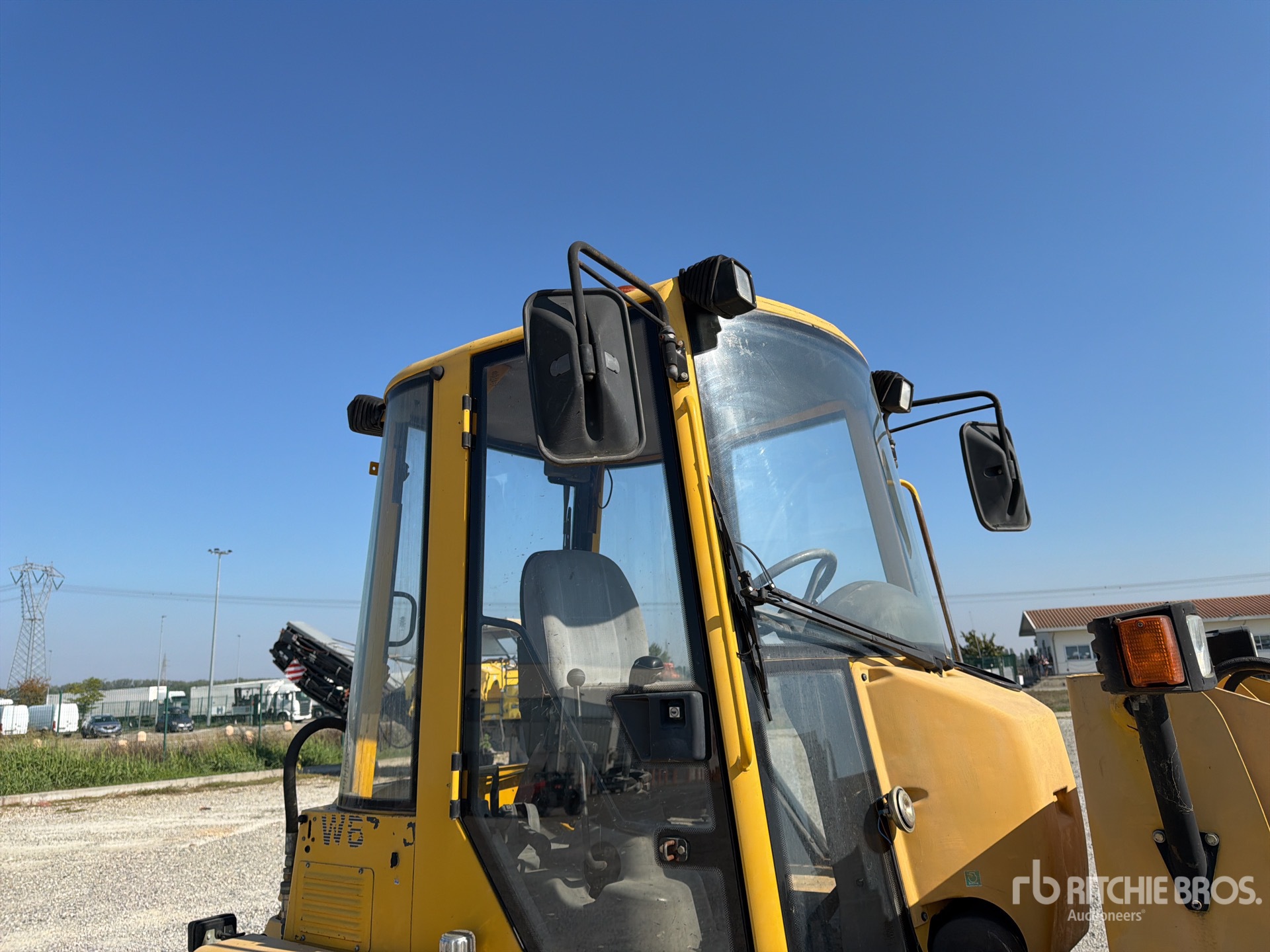 1997 Komatsu WB70A
