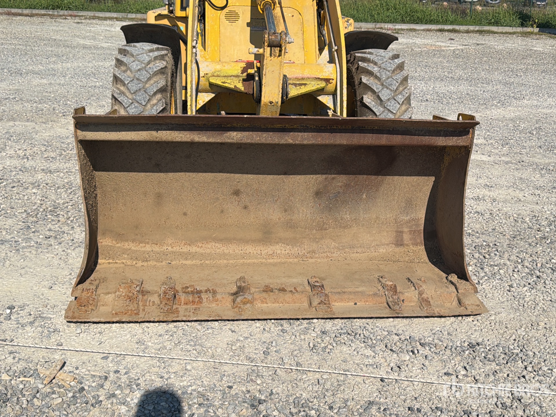 1997 Komatsu WB70A