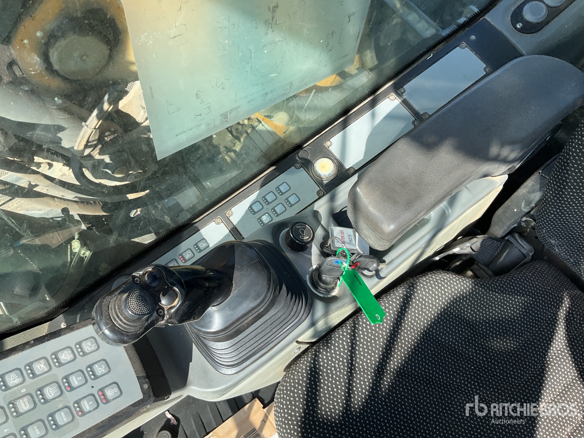 2017 Liebherr R914 COMPACT