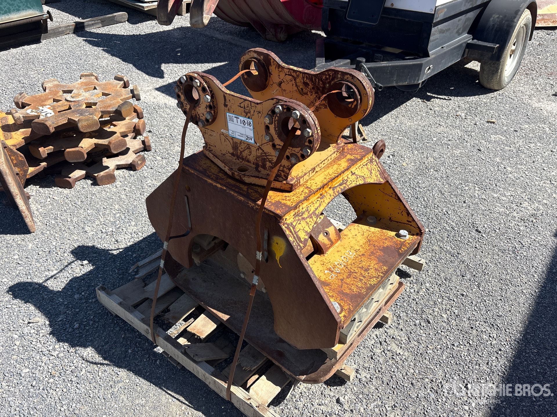 BTI 34 IN EXCAVATOR PLATE COMPACTOR