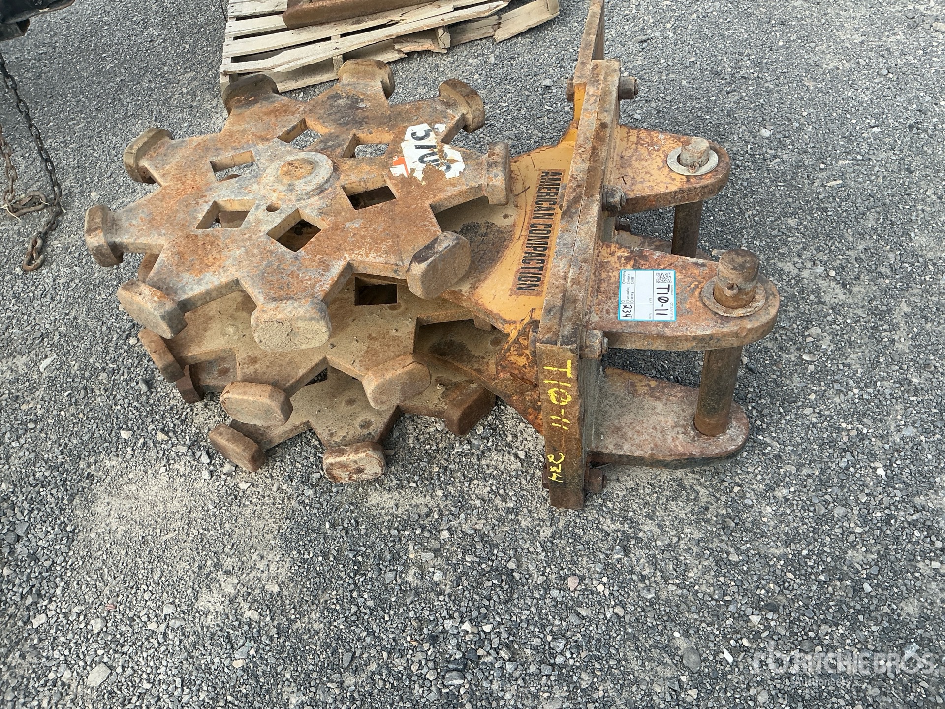 American Compaction 28 IN EXCAVATOR PLATE COMPACTOR