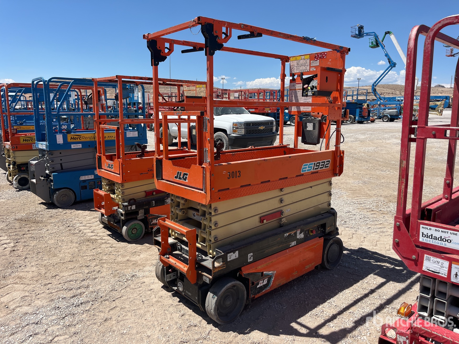 2021 JLG ES1932