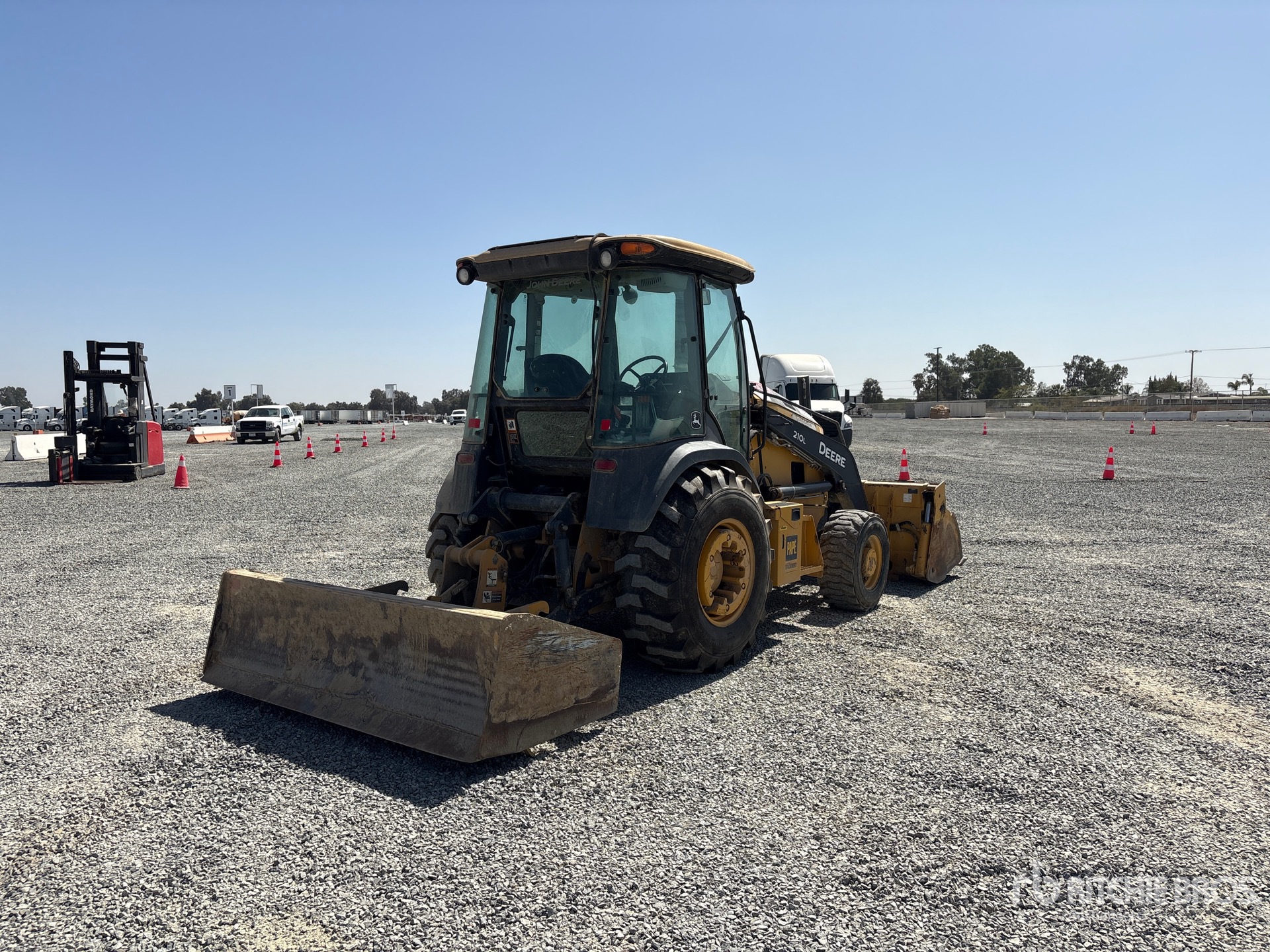 2019 John Deere 210L