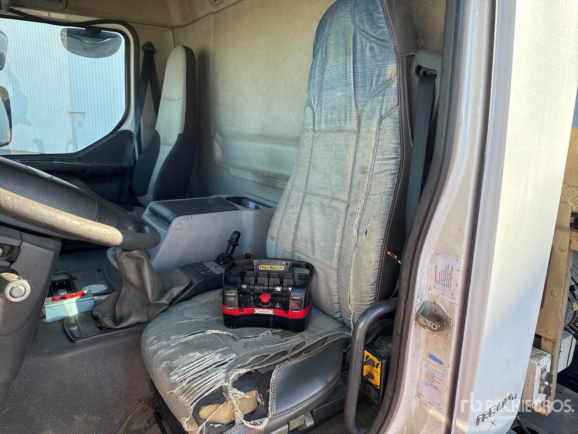 2008 Renault PREMIUM
