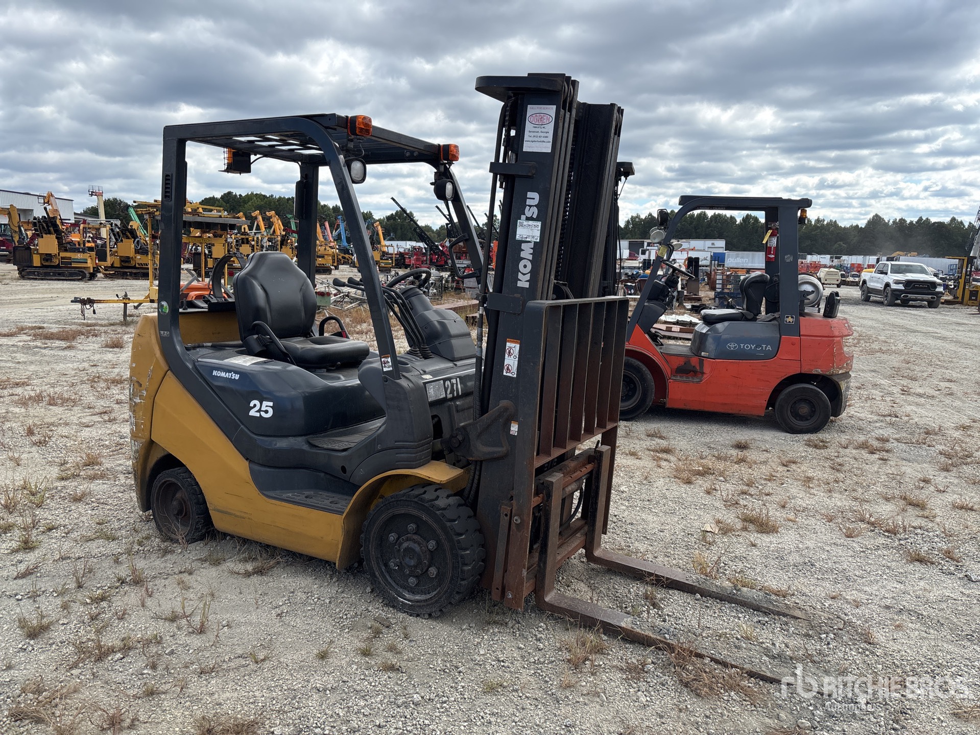 2011 Komatsu FG25