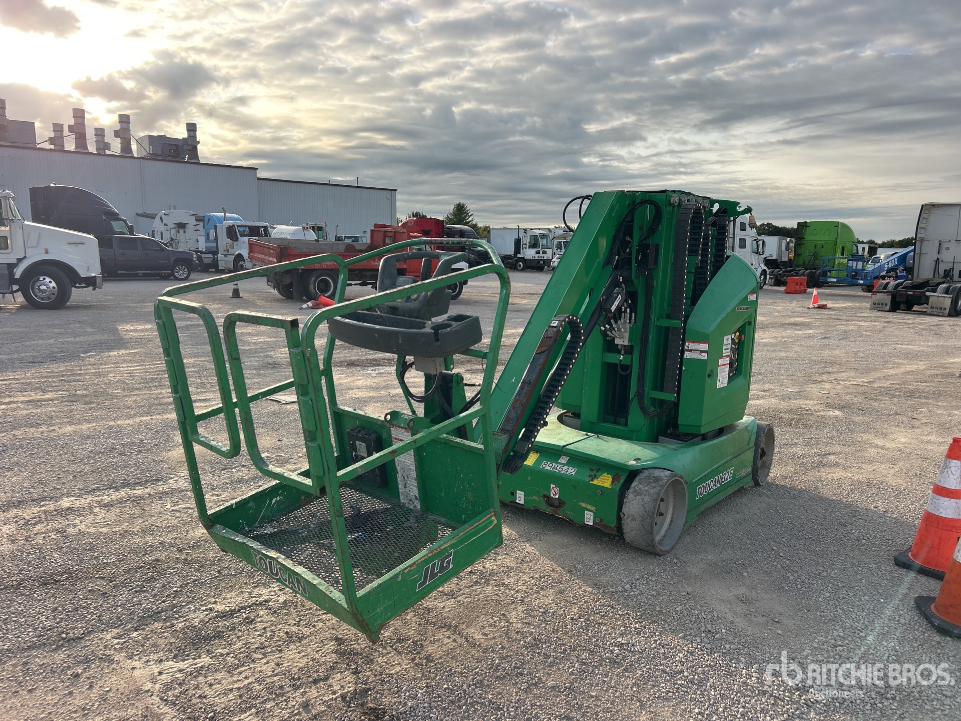 Photo of 2016 JLG TOUCAN 32E