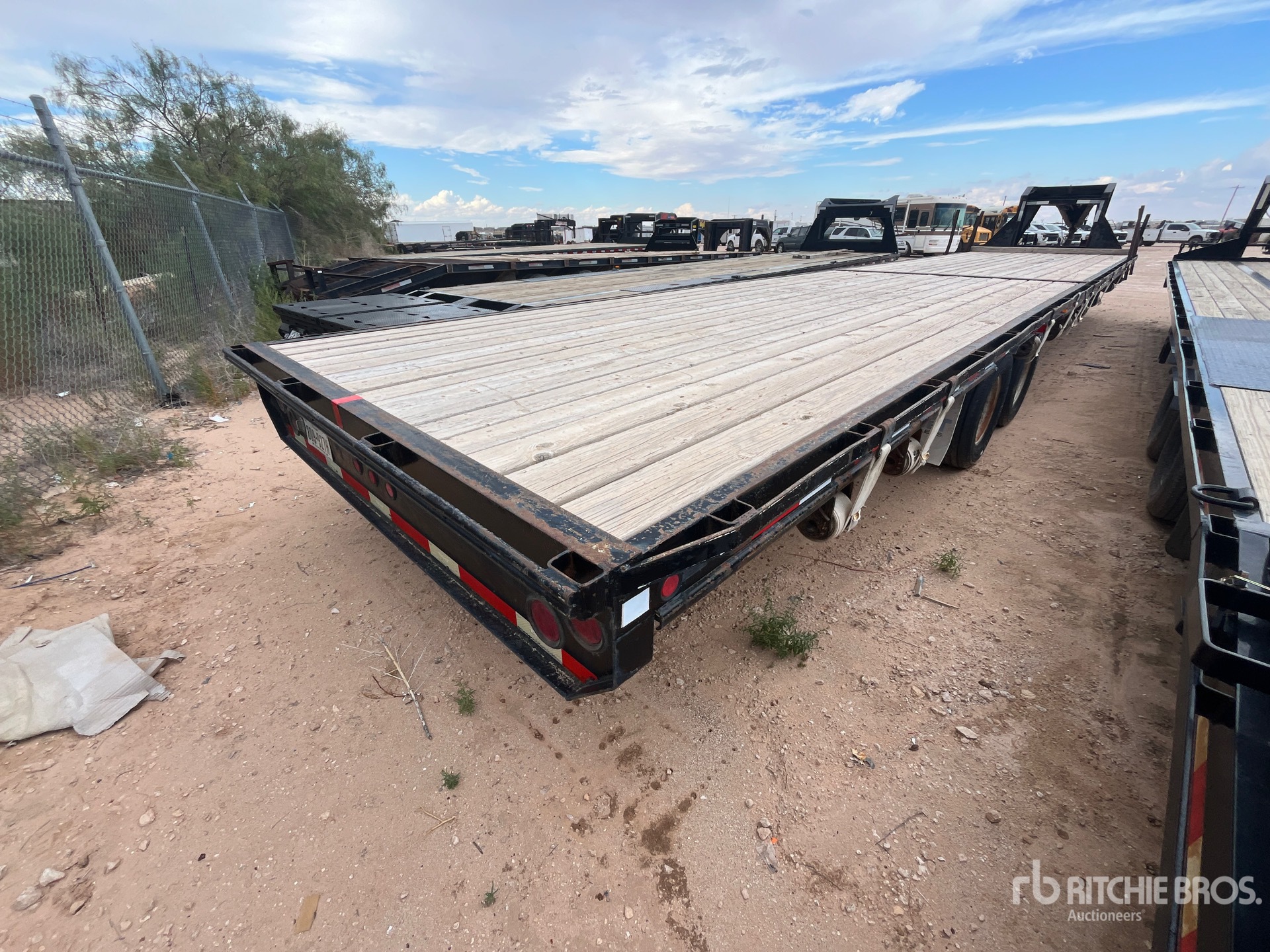2015 Top Hat 40 ft T/A Gooseneck