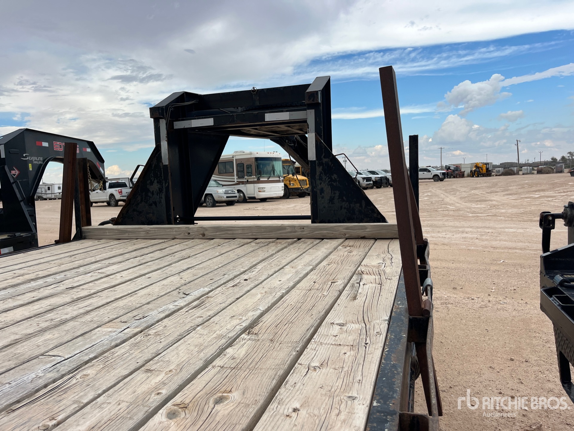 2015 Top Hat 40 ft T/A Gooseneck