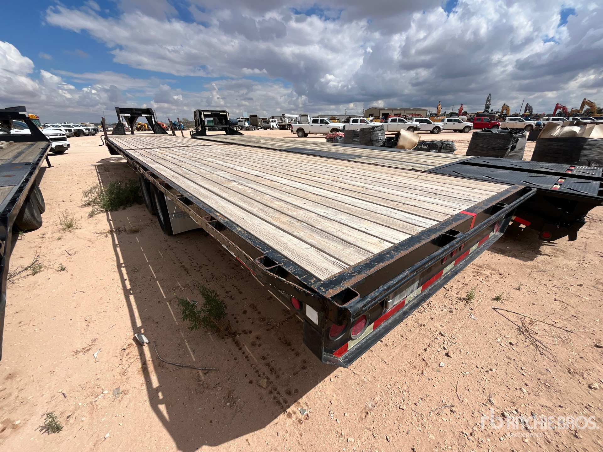 2015 Top Hat 40 FT T/A GOOSENECK
