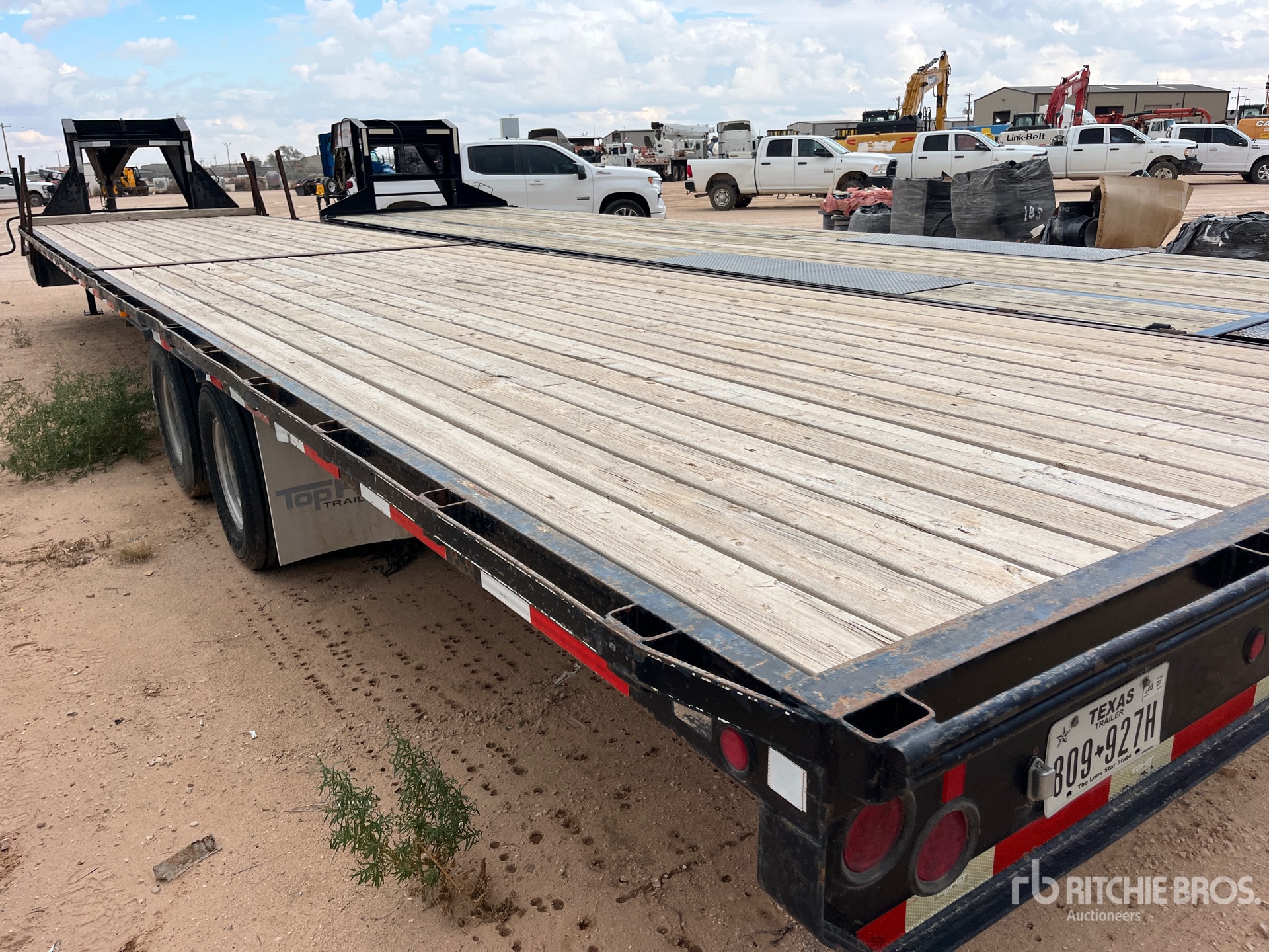 2015 Top Hat 40 ft T/A Gooseneck