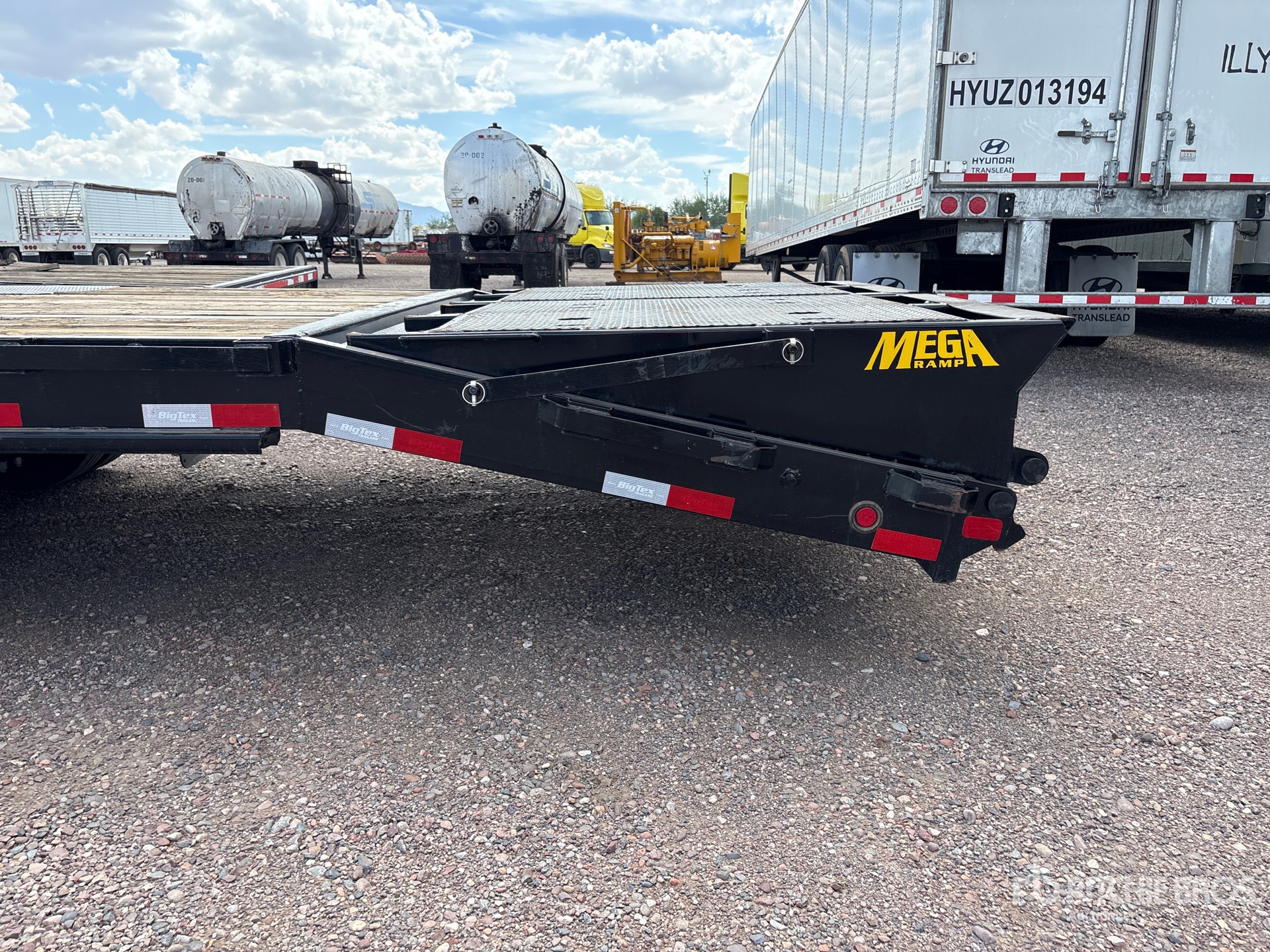 2024 Big Tex 40 ft T/A Gooseneck