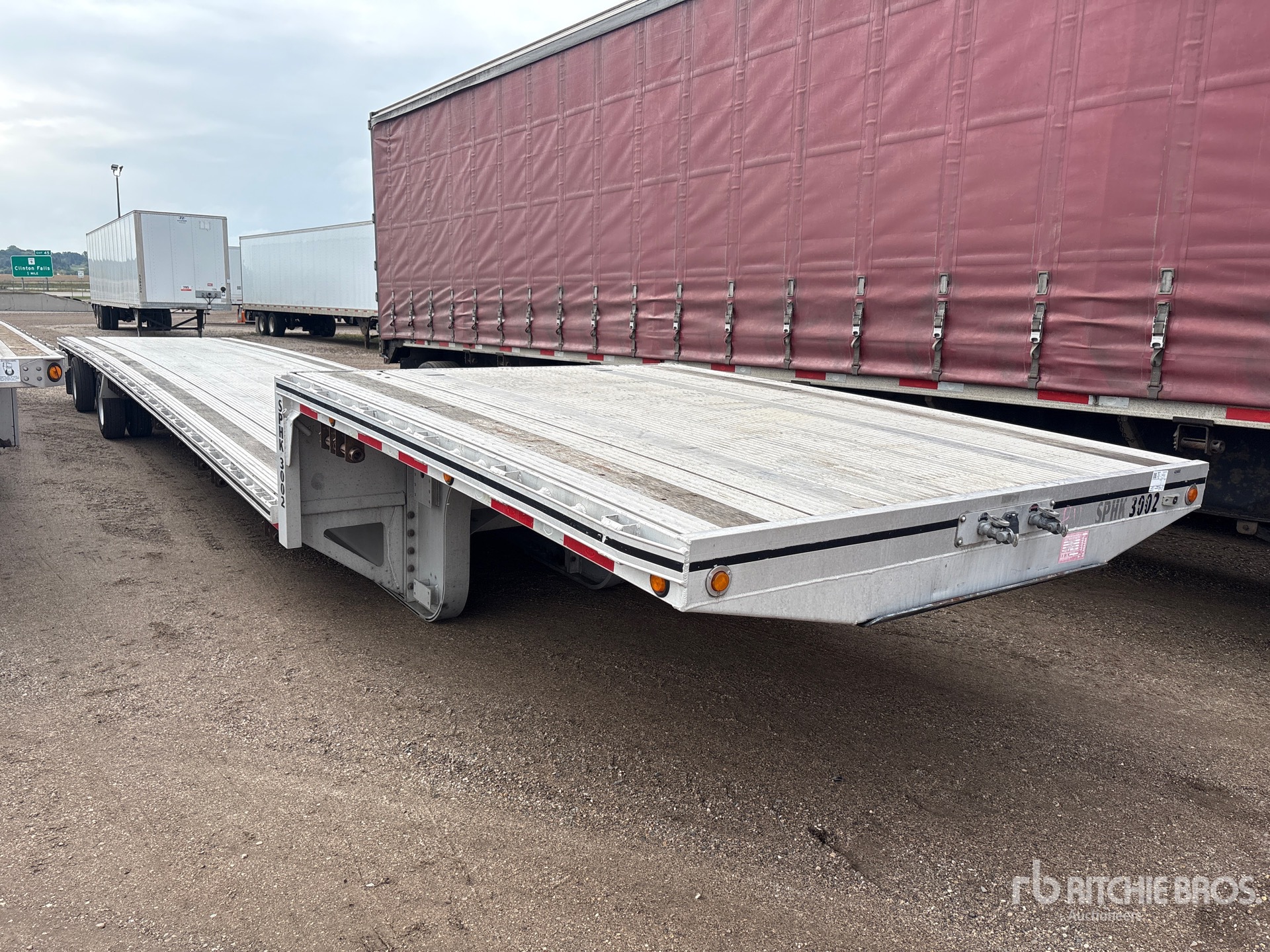2018 Mac 53 ft T/A Spread Axle