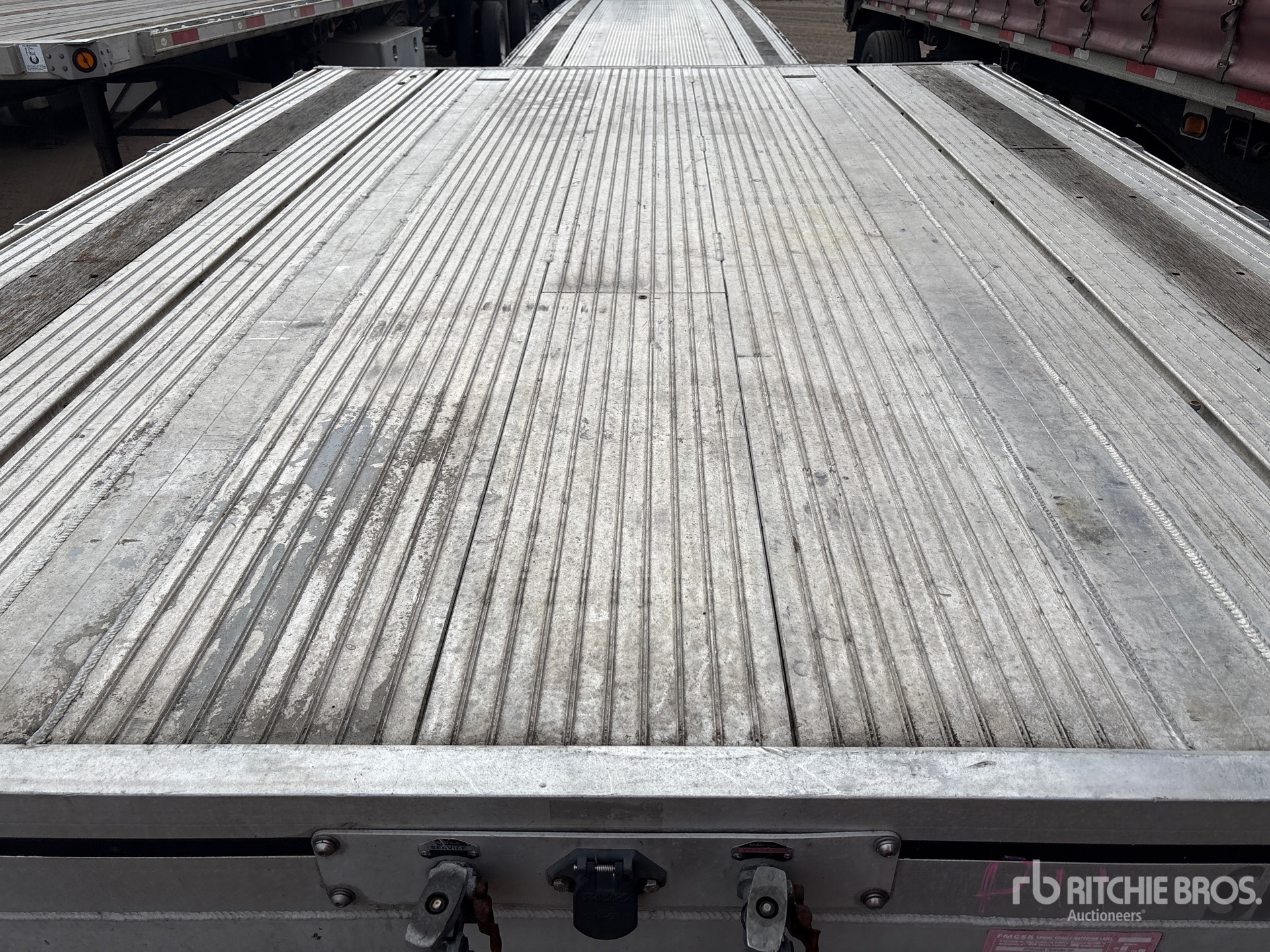 2018 Mac 53 ft T/A Spread Axle