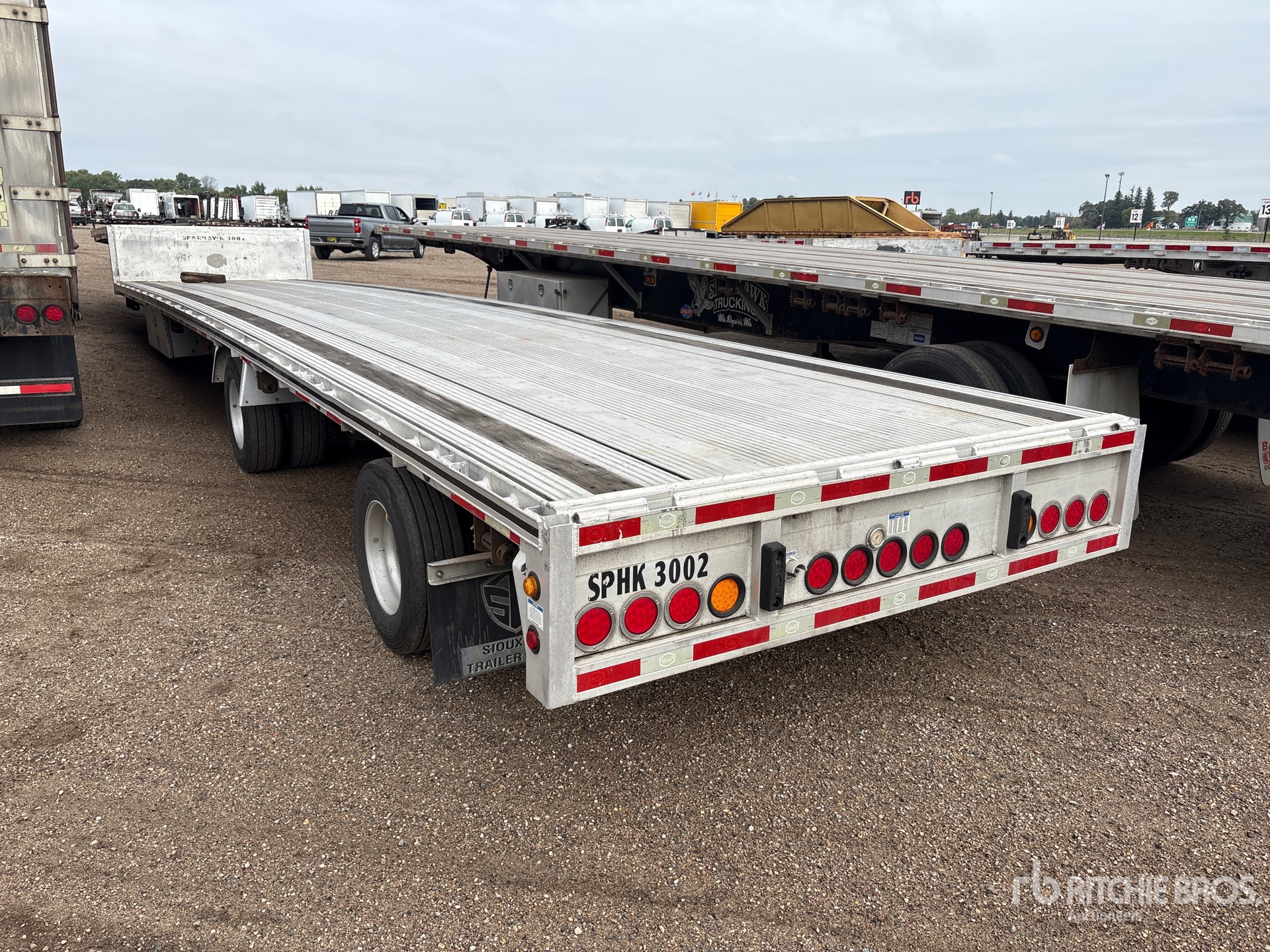 2018 Mac 53 ft T/A Spread Axle