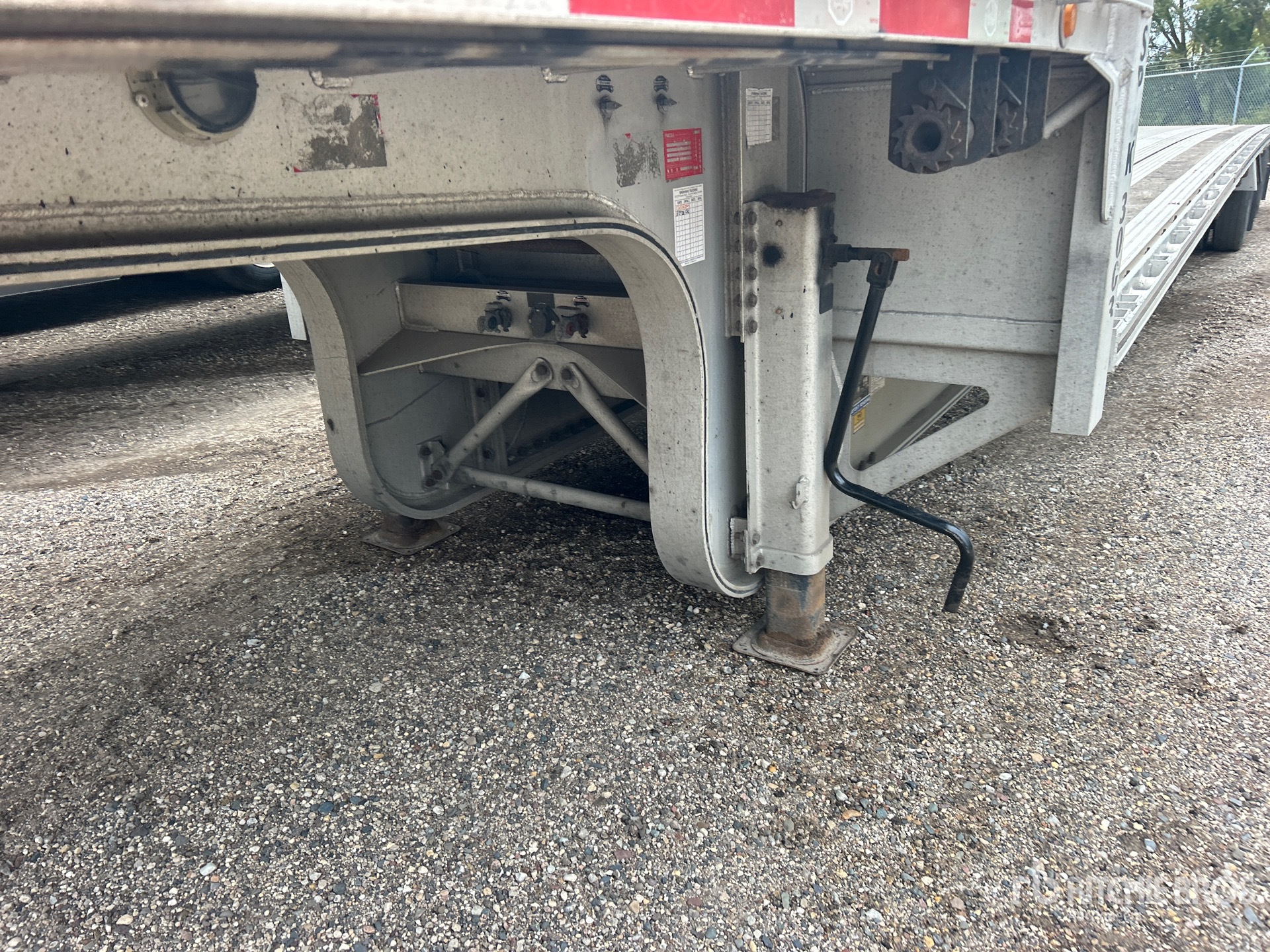 2018 Mac 53 ft T/A Spread Axle